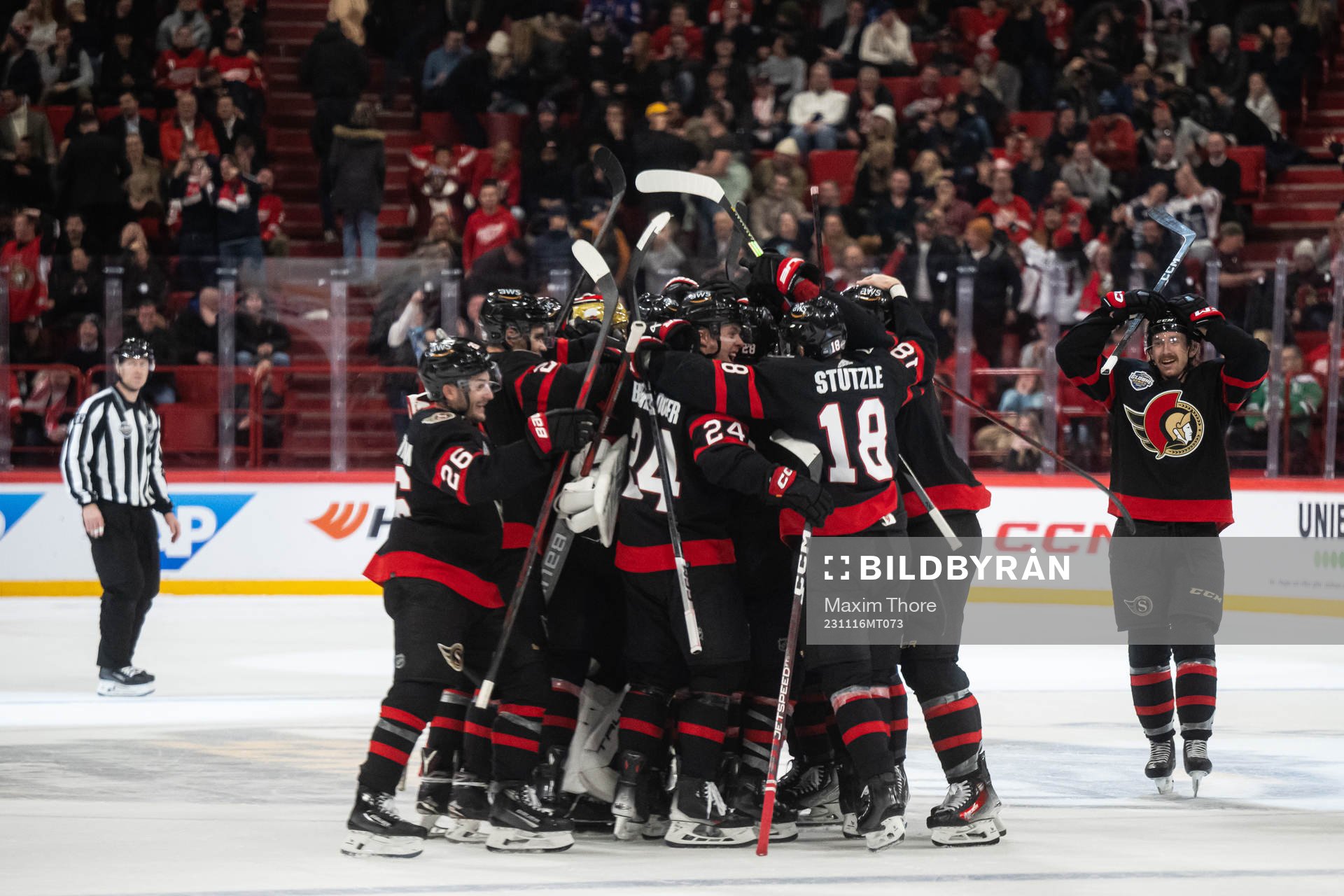 Tim Stützle of Ottawa Senators celebrate with teammates
