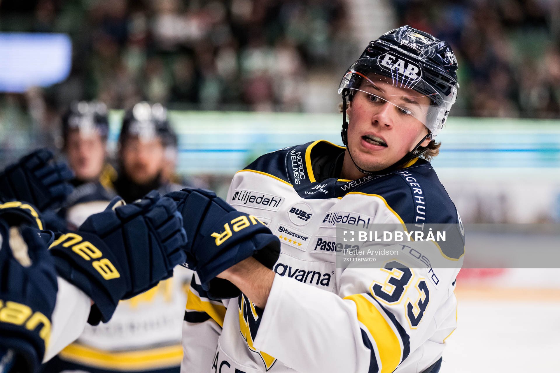 HV71s Måns Lindbäck jublar