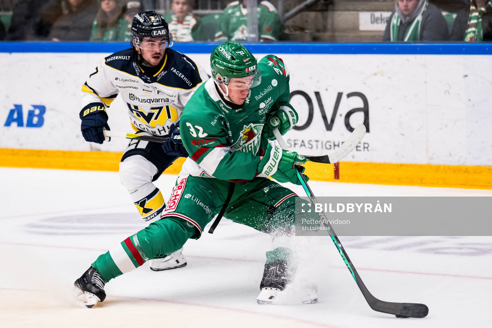 HV71s Robert Nardella och Rögles Oskar Pettersson
