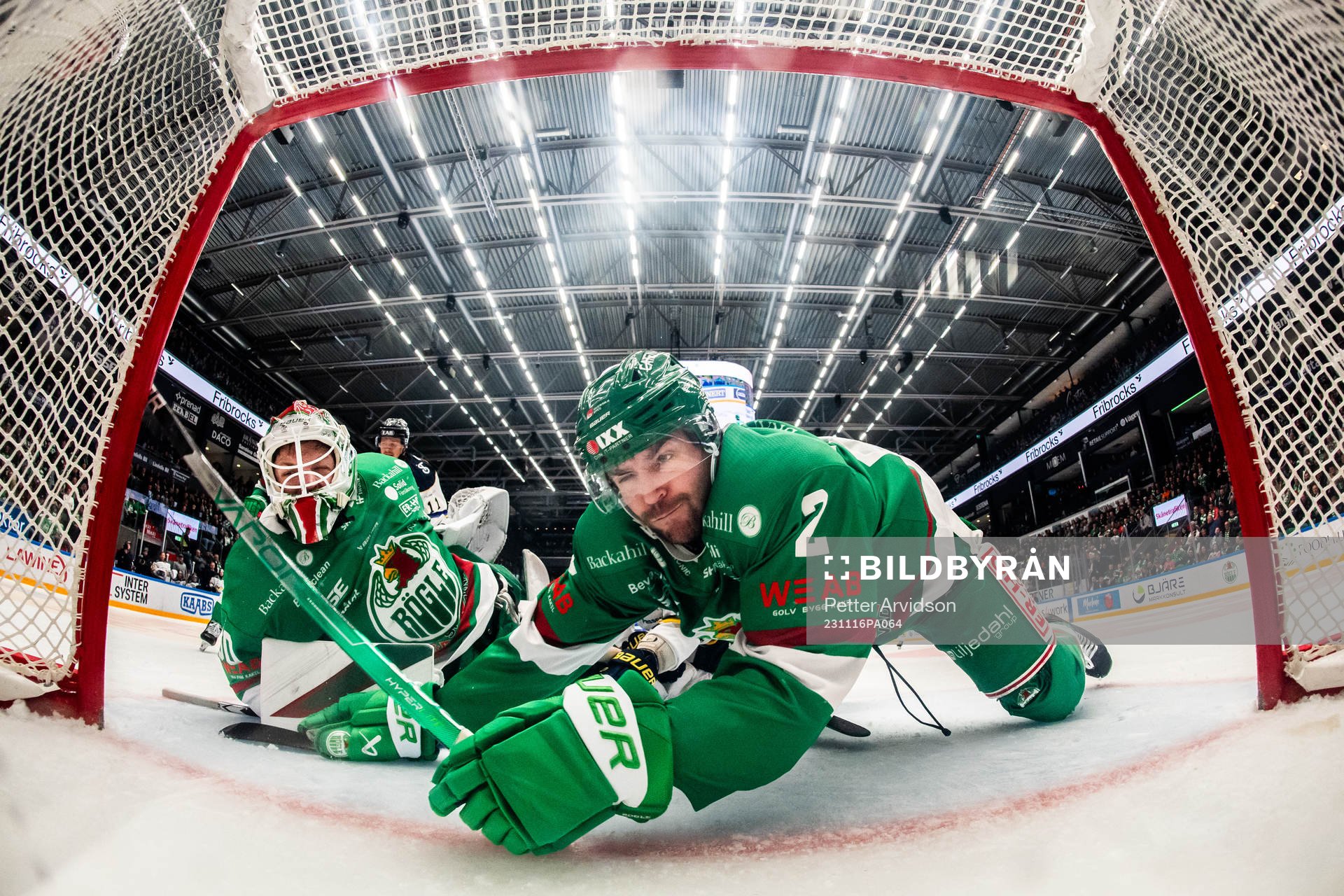 HV71s Mattias Tedenby (ej i bild) gör 2-4 målet bakom