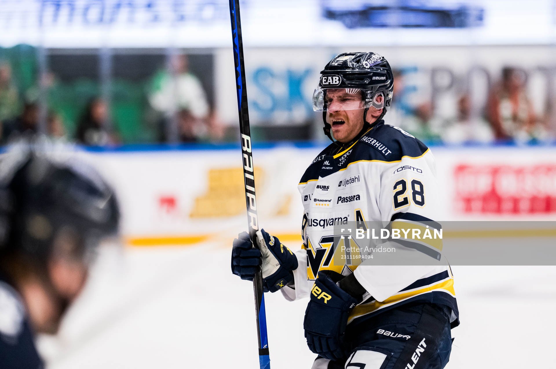 HV71s Joonas Nättinen lämnar planen