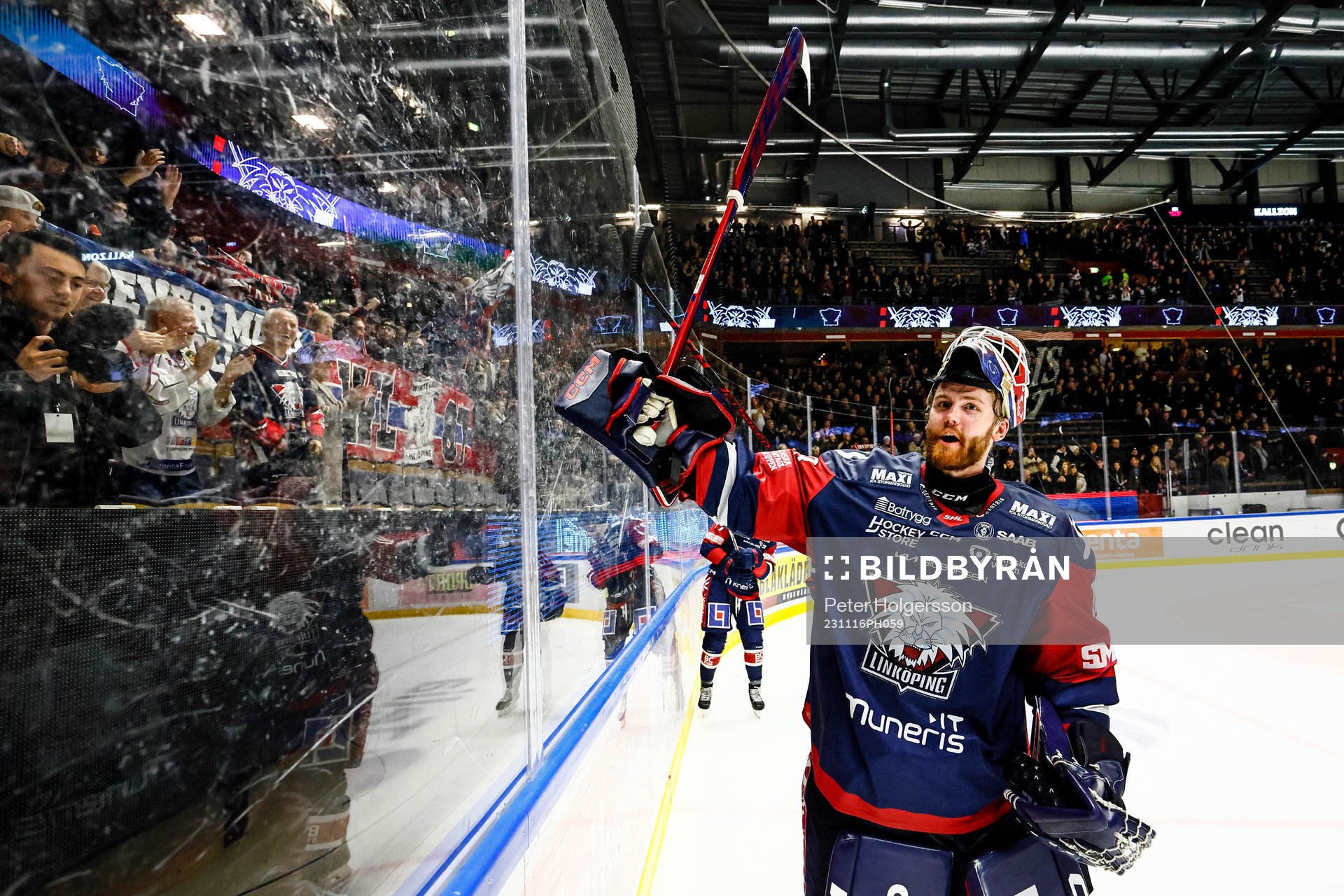 Linköpings målvakt Marcus Högberg jublar