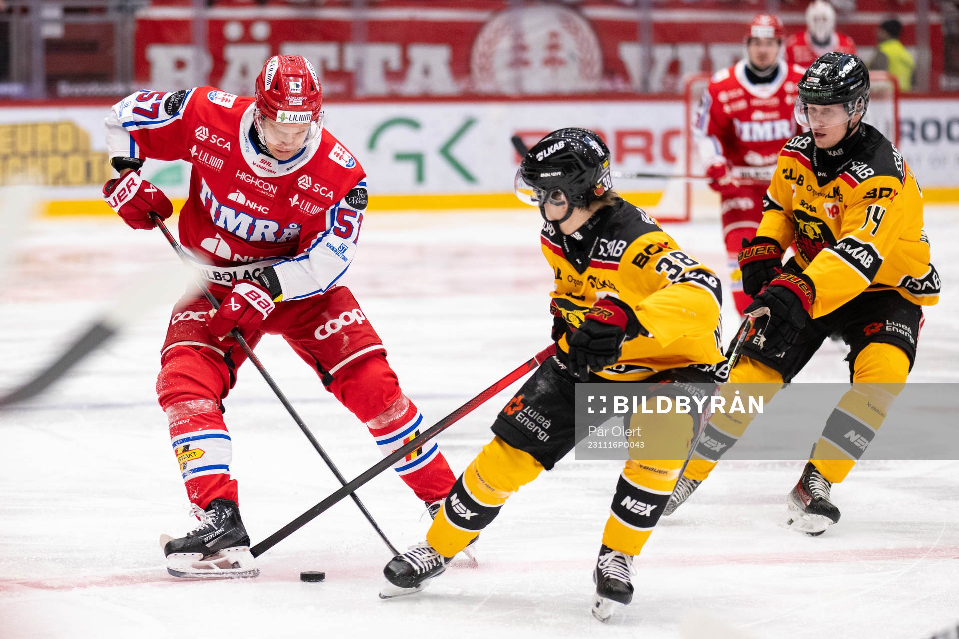 Timrås Anton Wedin och Luleås Olli Nikupeteri