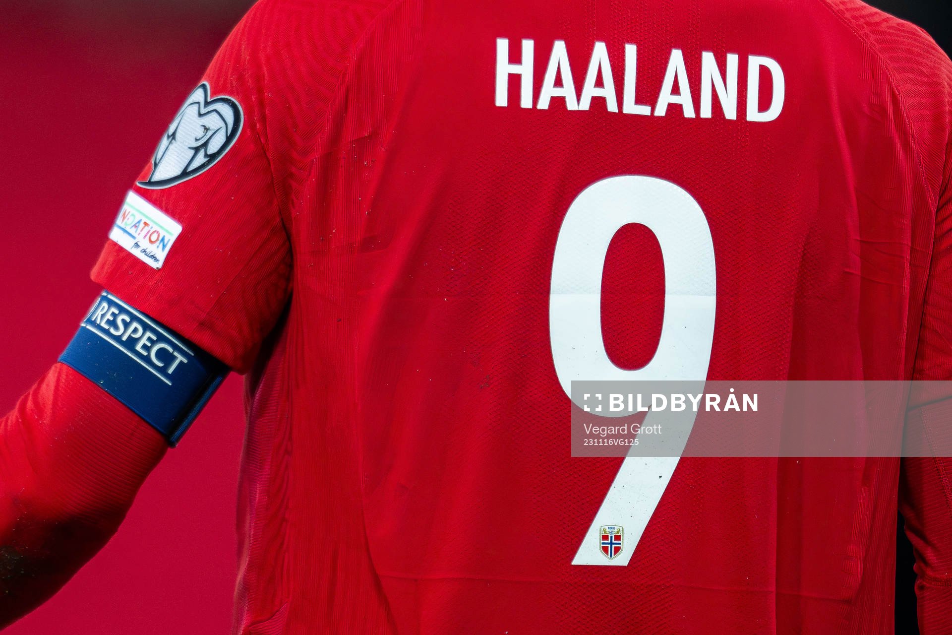 The kit and captains’ armband of Erling Braut Haaland of