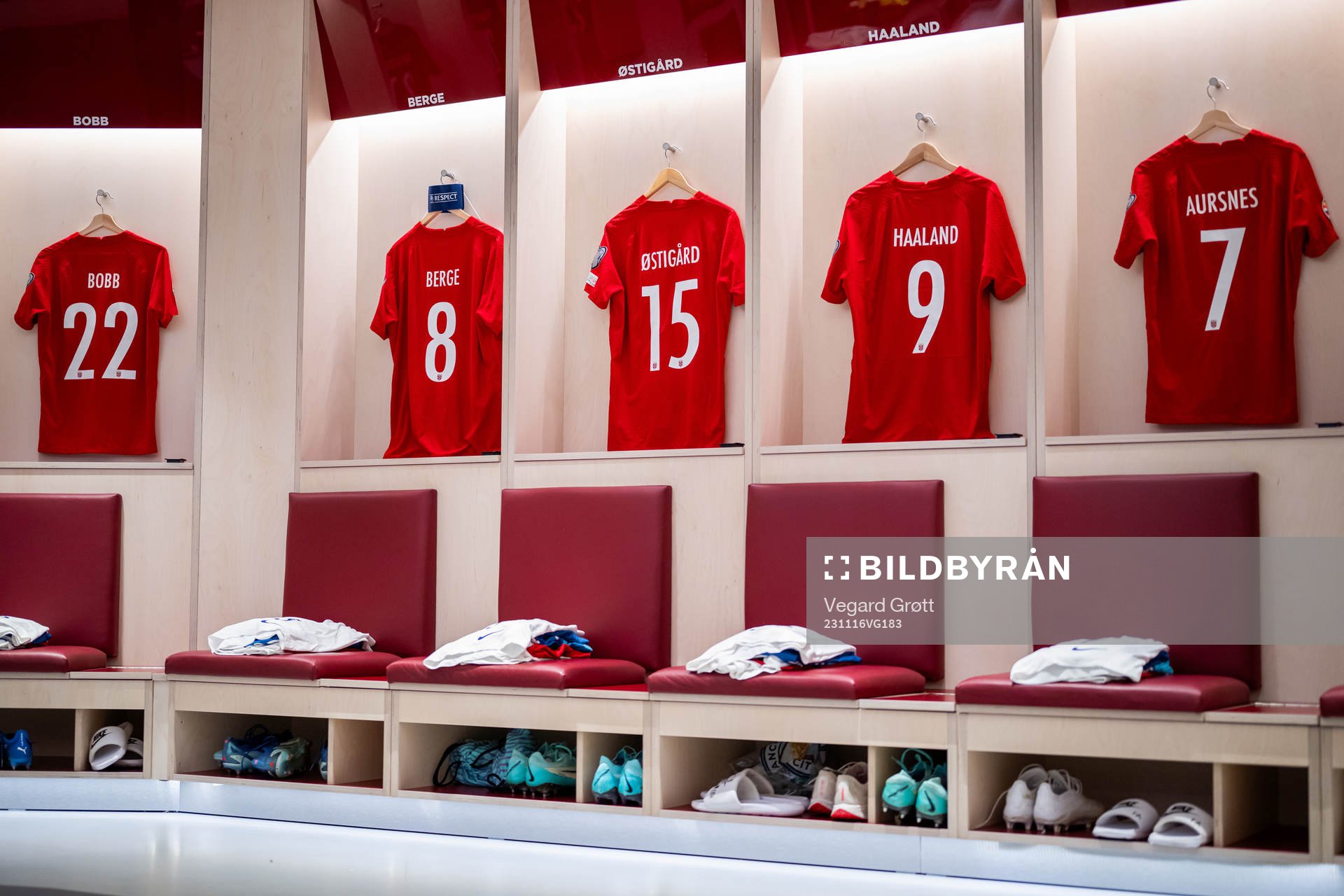 The kits of Oscar Bobb, Sander Berge, Leo Østigård,