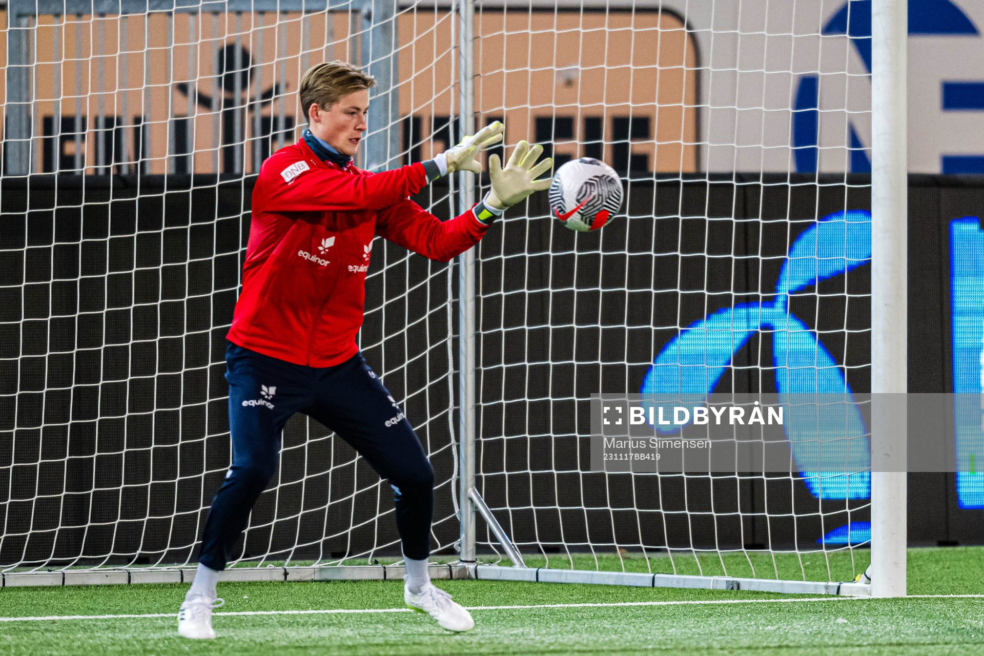 Sander Tangvik of Norway warms up