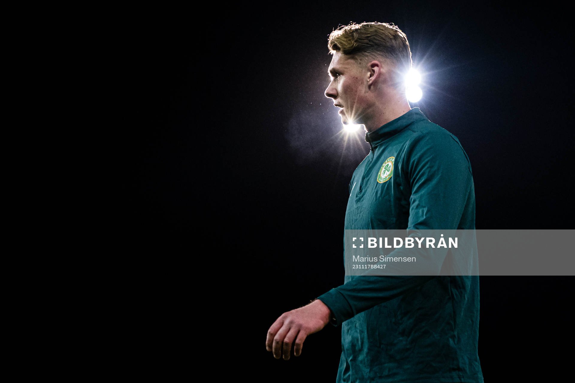 Connor O'Riordan of Ireland warms up