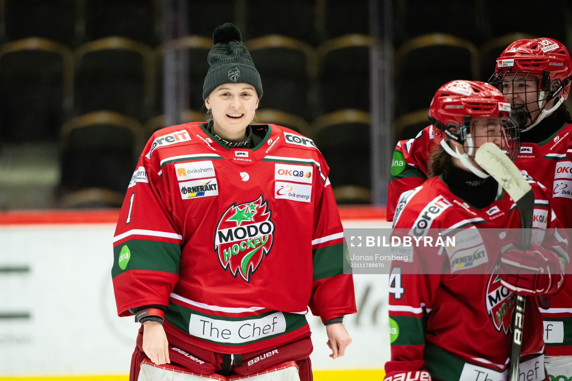 Modos målvakt Lisa Jönsson jublar