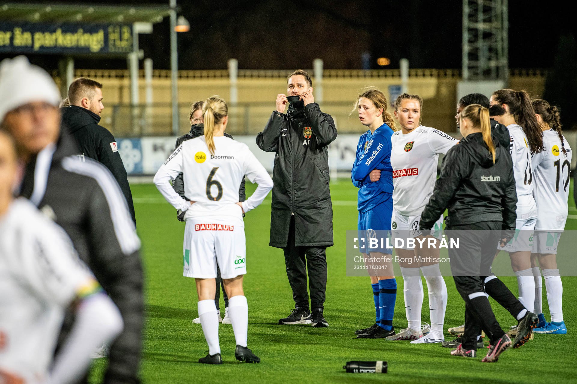 Brommapojkarnas spelare och tränare Anders Blomqvist deppar