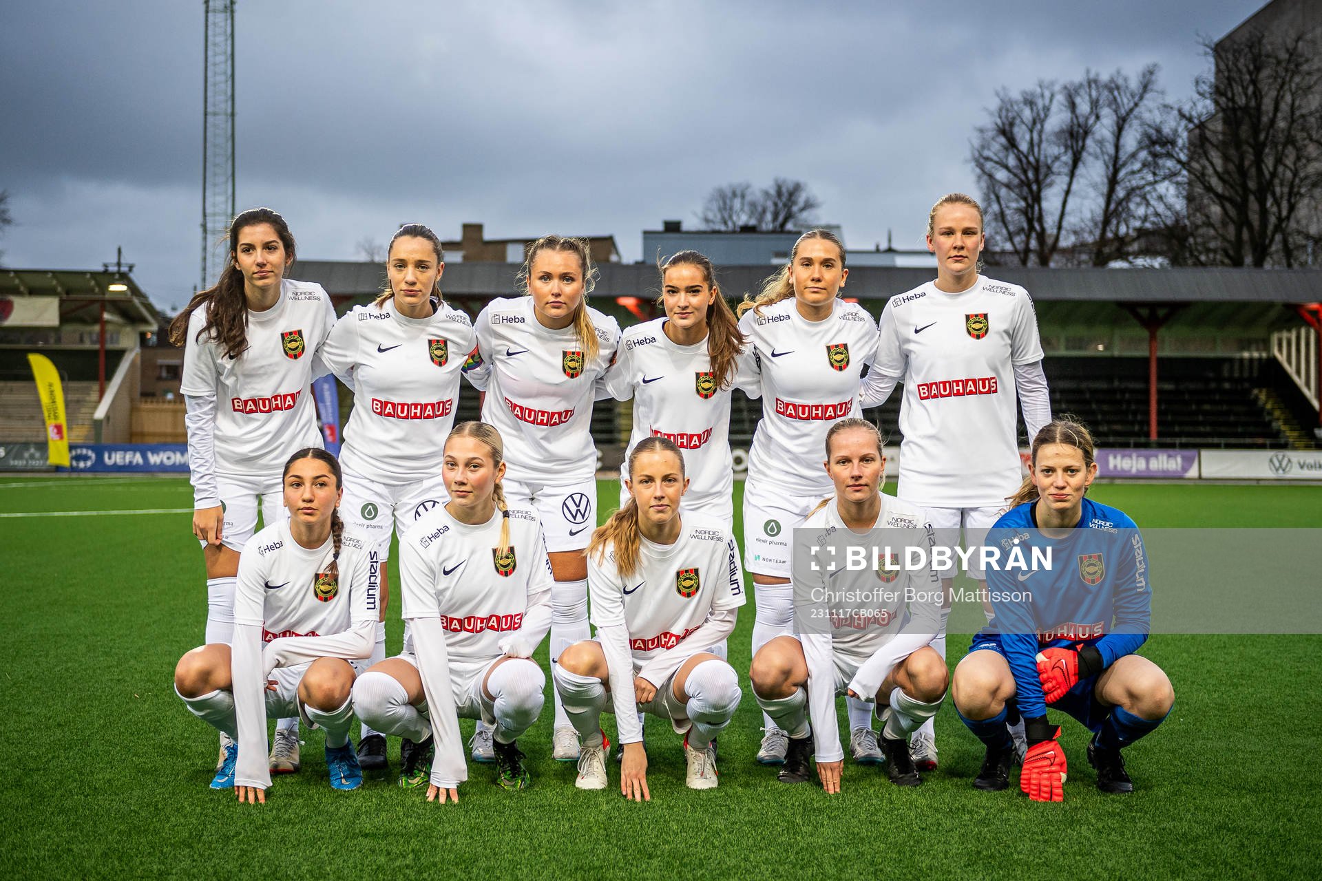 Brommapojkarnas spelare ställer upp för en lagbild