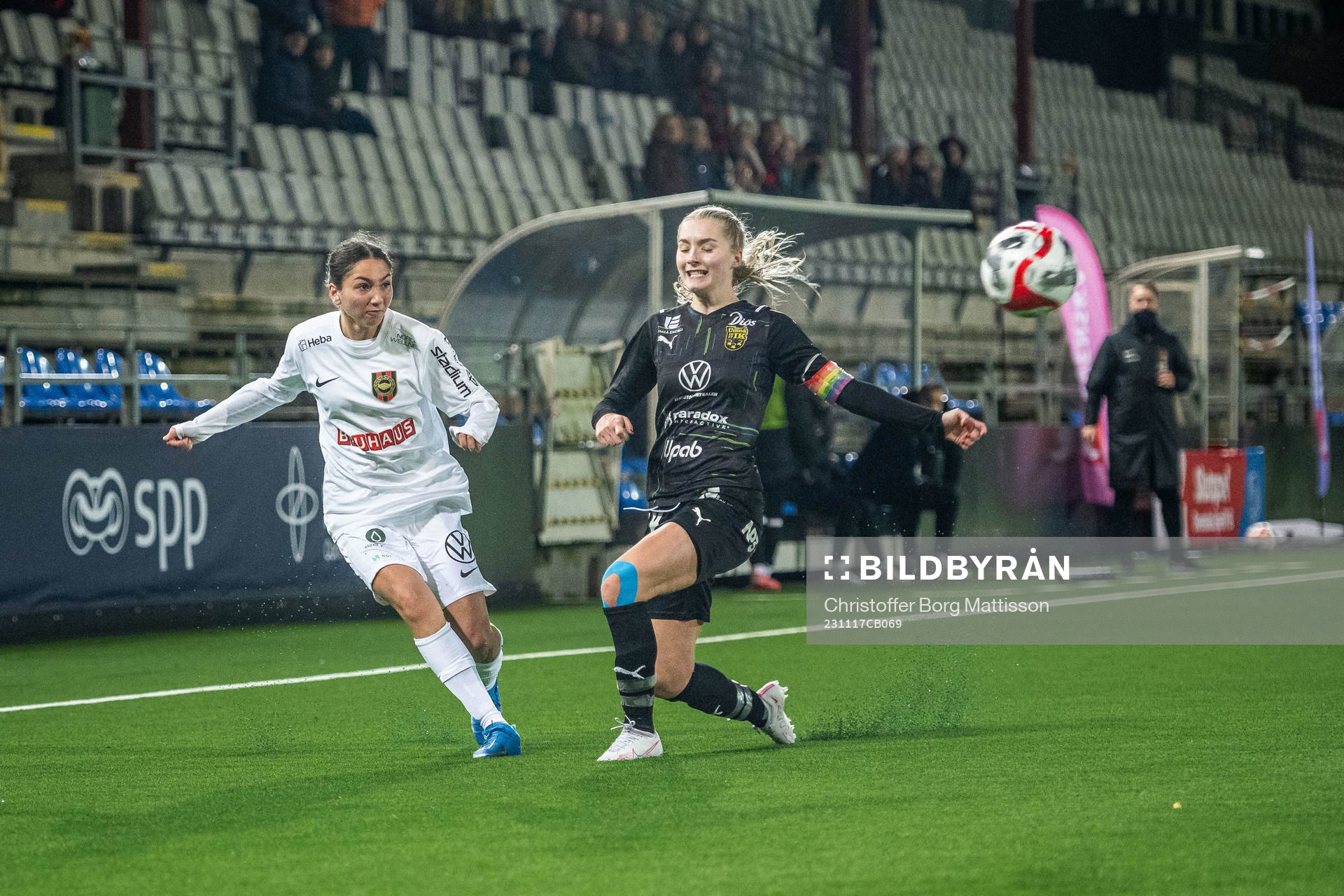 Brommapojkarnas Sirelle Maroutian och Umeås Julia Elin