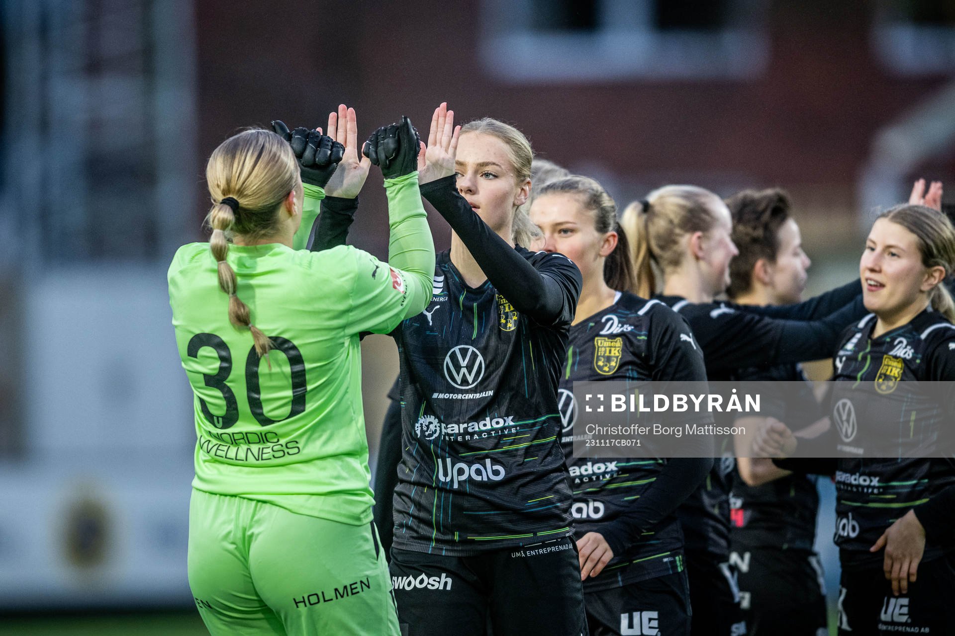 Umeås målvakt Izabelle Bardosen och Tyra Eriksén