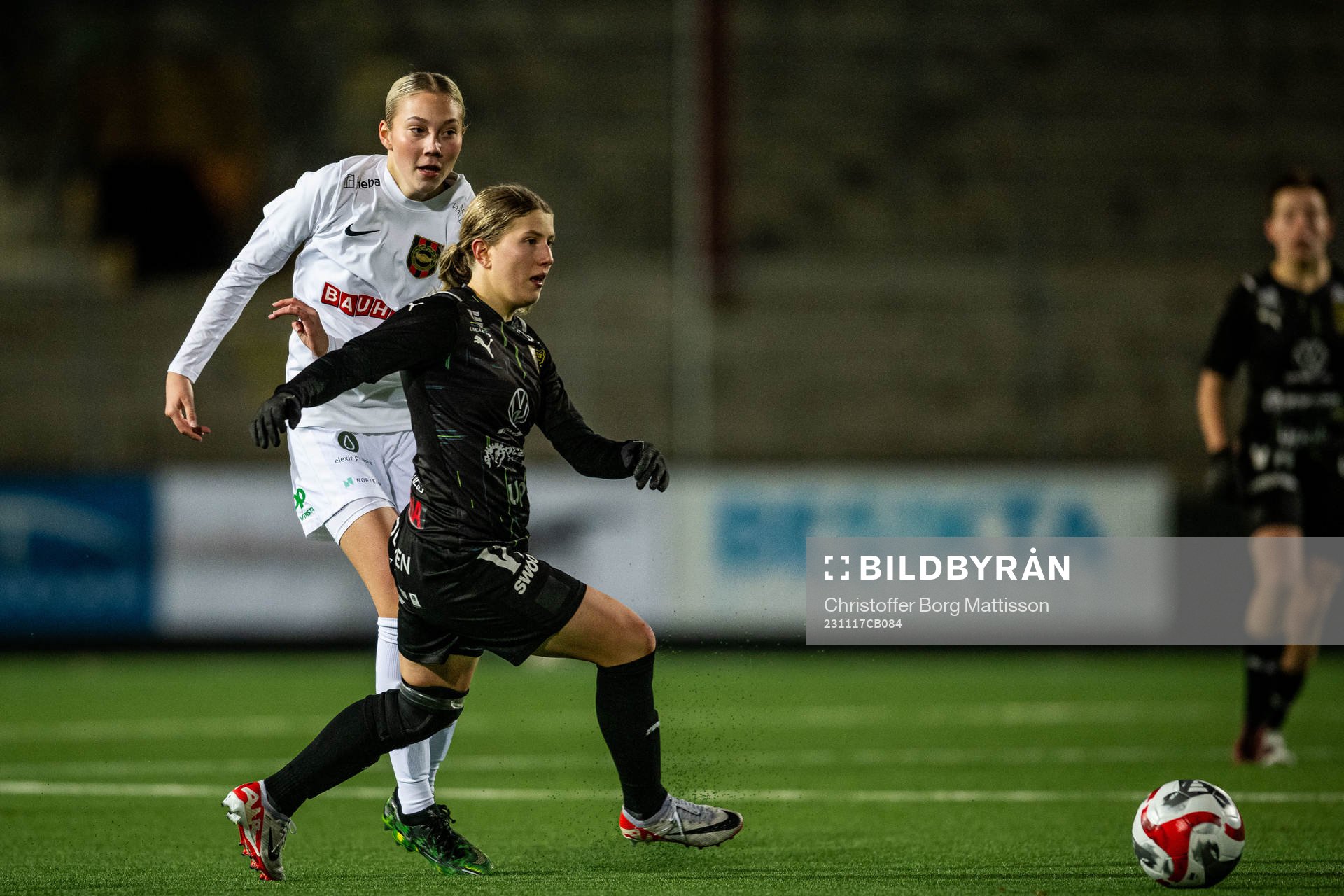 Brommapojkarnas Ellen Michelsson och Umeås Stina Andersson