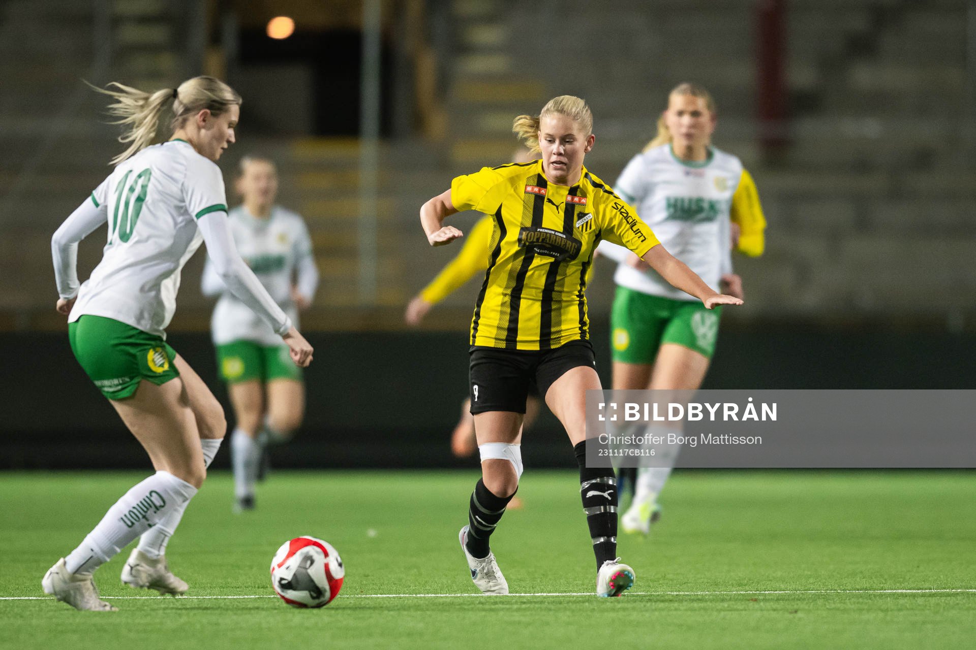 Häckens Tess Olausson under fotbollsmatchen i Svenska Spel F19 Slutspel 2023 mellan Häcken och Hammarby den 17 november 2023 i Malmö.