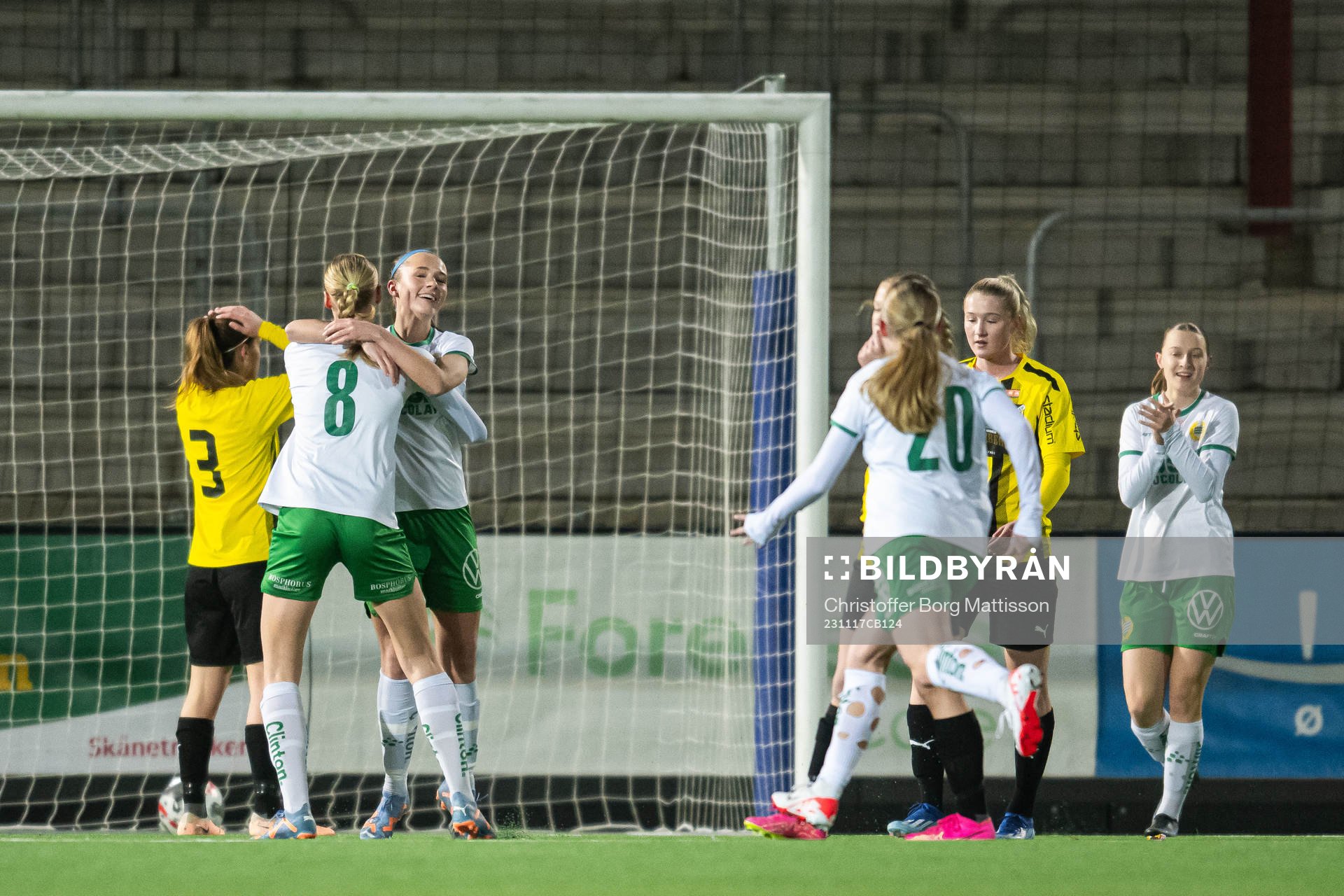 Hammarbys Lykke Ihrfelt jublar med lagkamraterna efter 0-1 under fotbollsmatchen i Svenska Spel F19 Slutspel 2023 mellan Häcken och Hammarby den 17 november 2023 i Malmö.