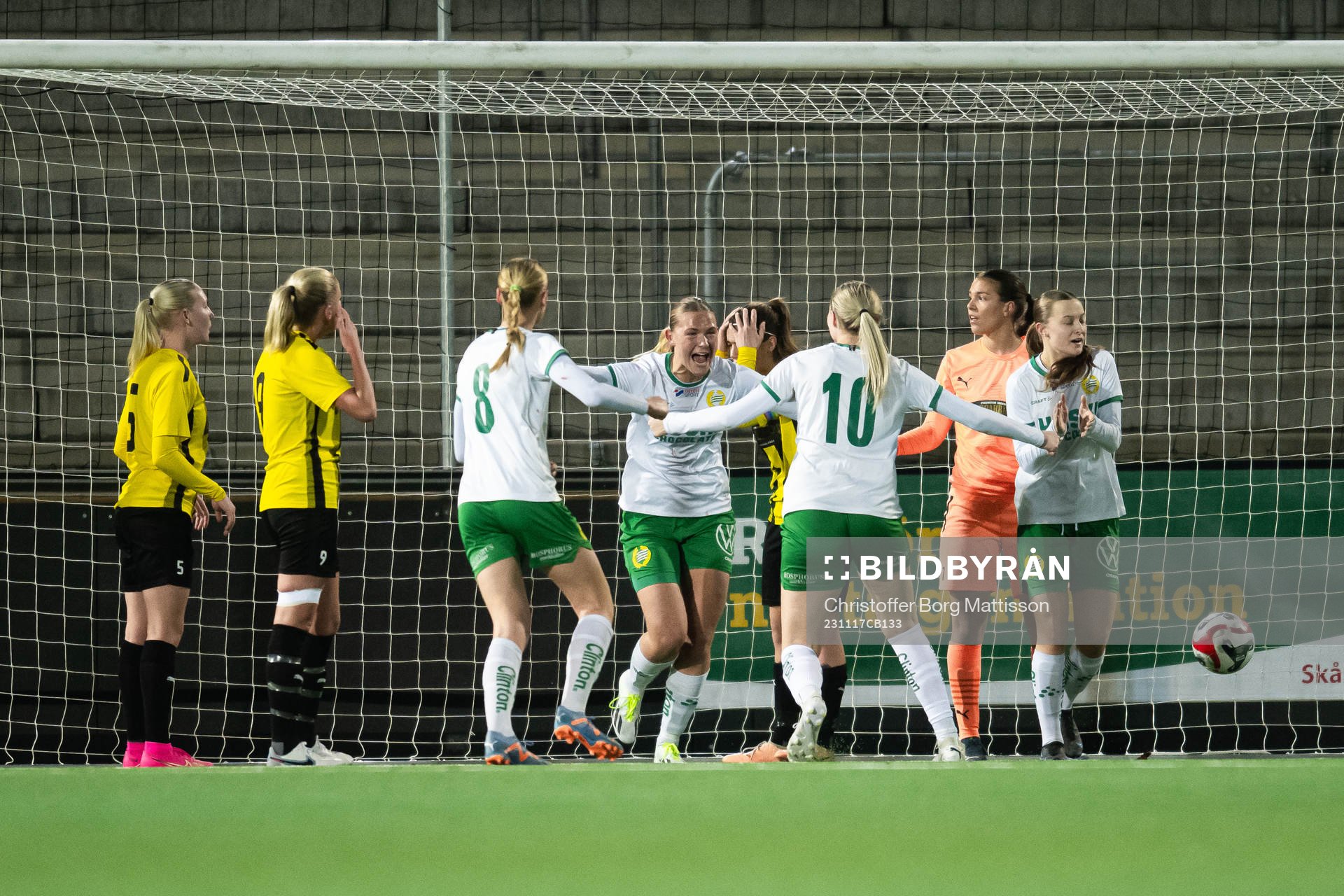 Hammarbys spelare jublar