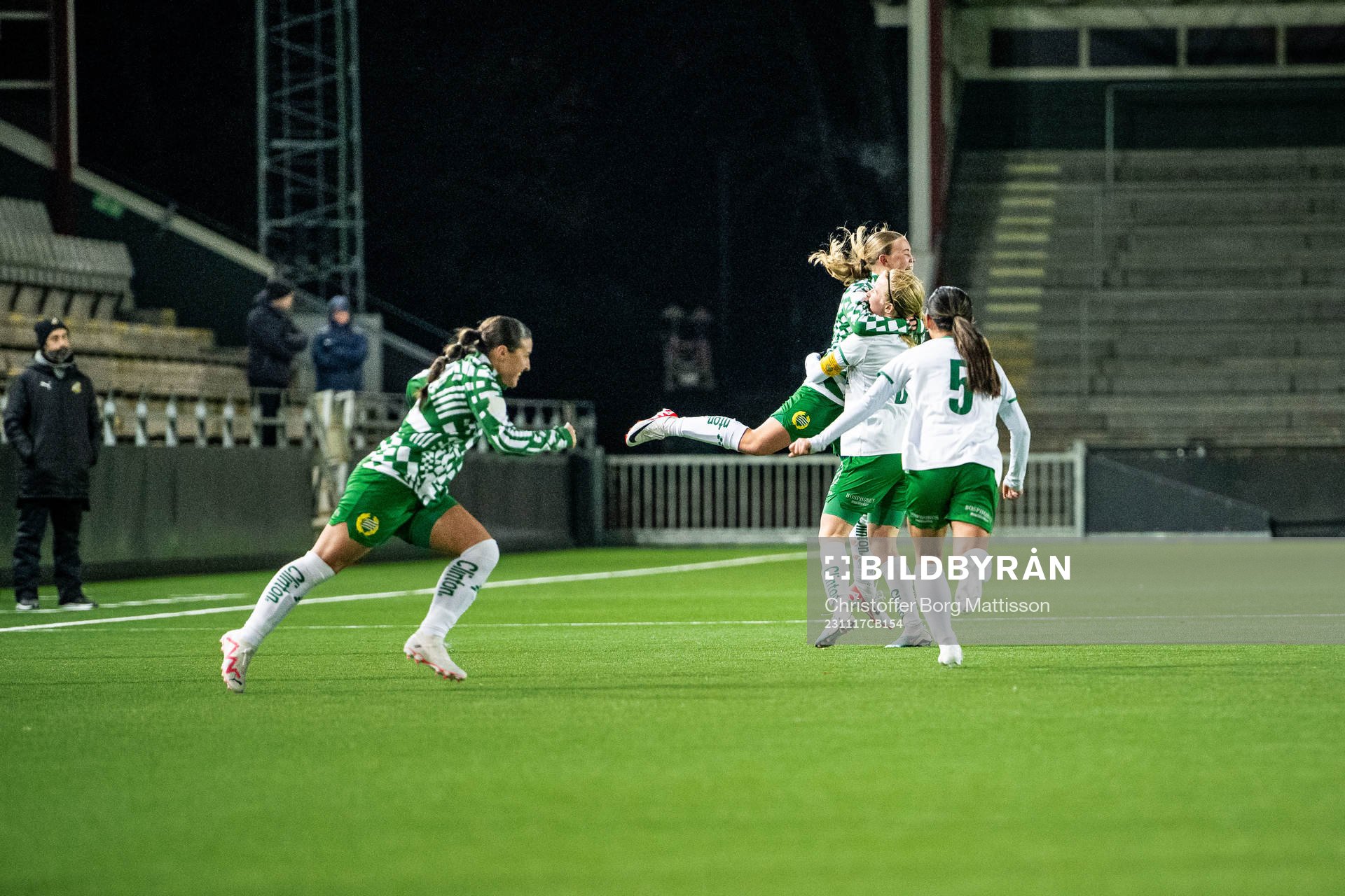 Hammarbys spelare jublar