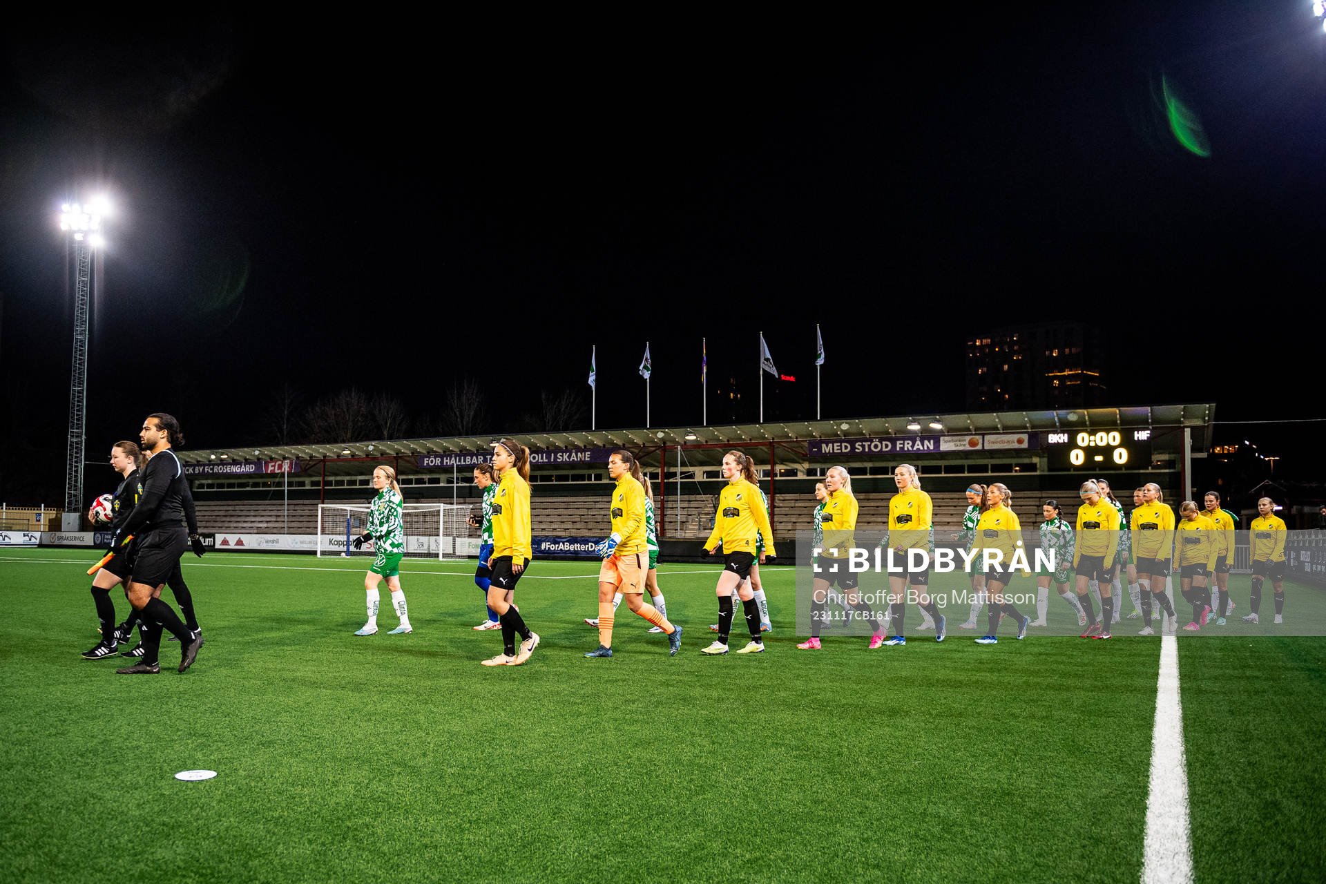 Hammarbys och Häckens spelare gör entré till