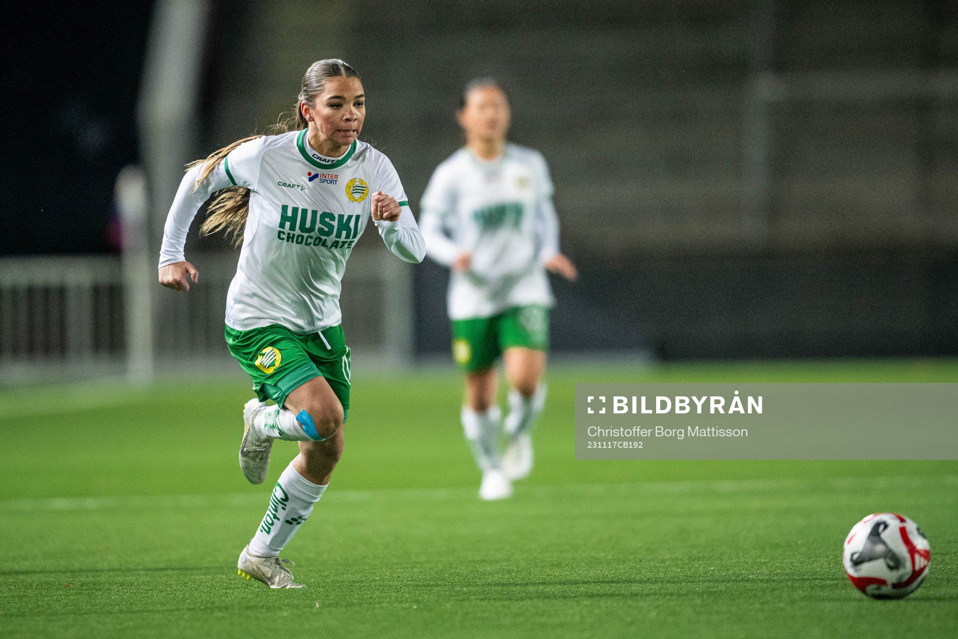 Hammarbys Josefine Gualtieri Göras under fotbollsmatchen i Svenska Spel F19 Slutspel 2023 mellan Häcken och Hammarby den 17 november 2023 i Malmö.
