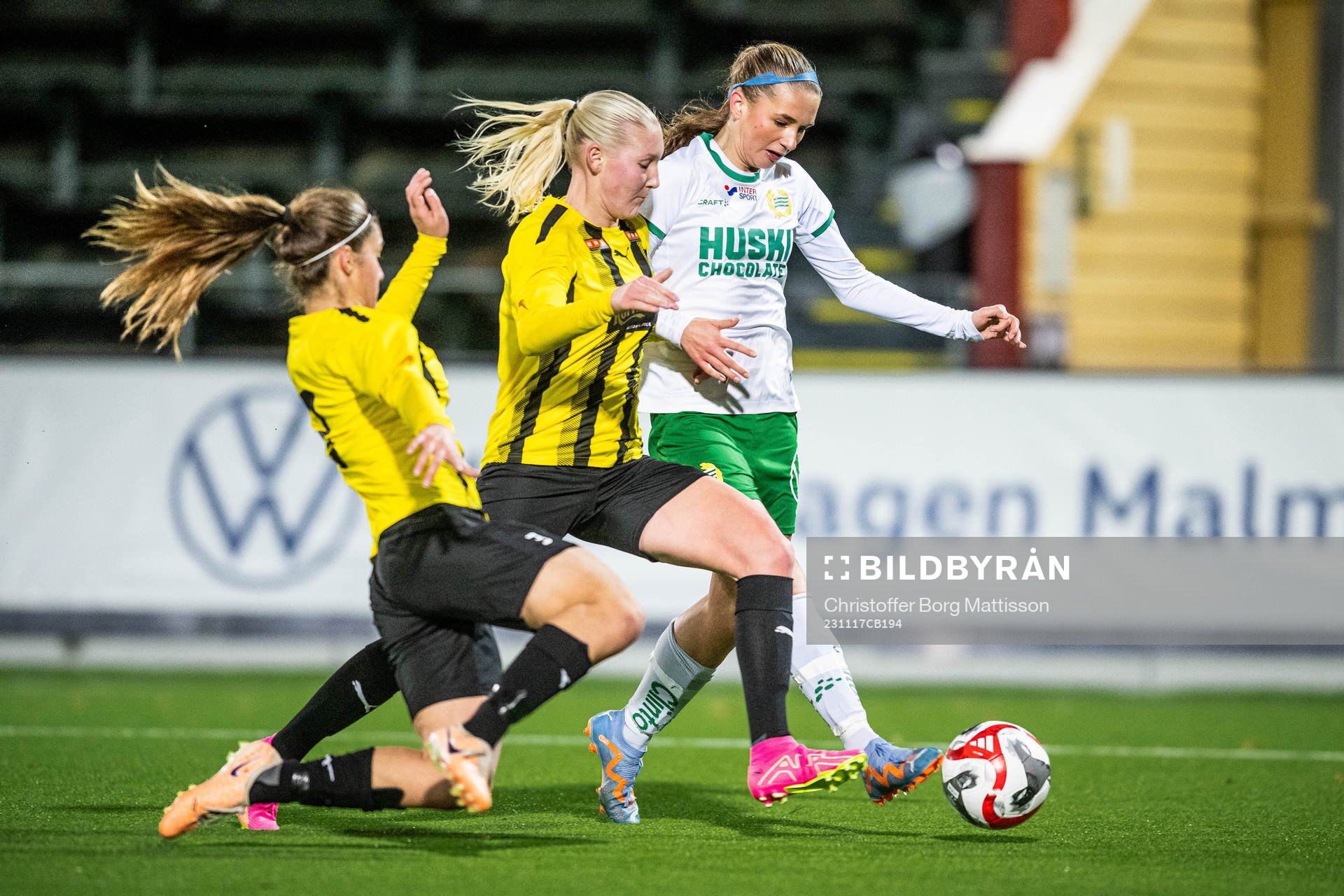 Häckens Alexandra Larsson och Hammarbys Carmen Cernjul