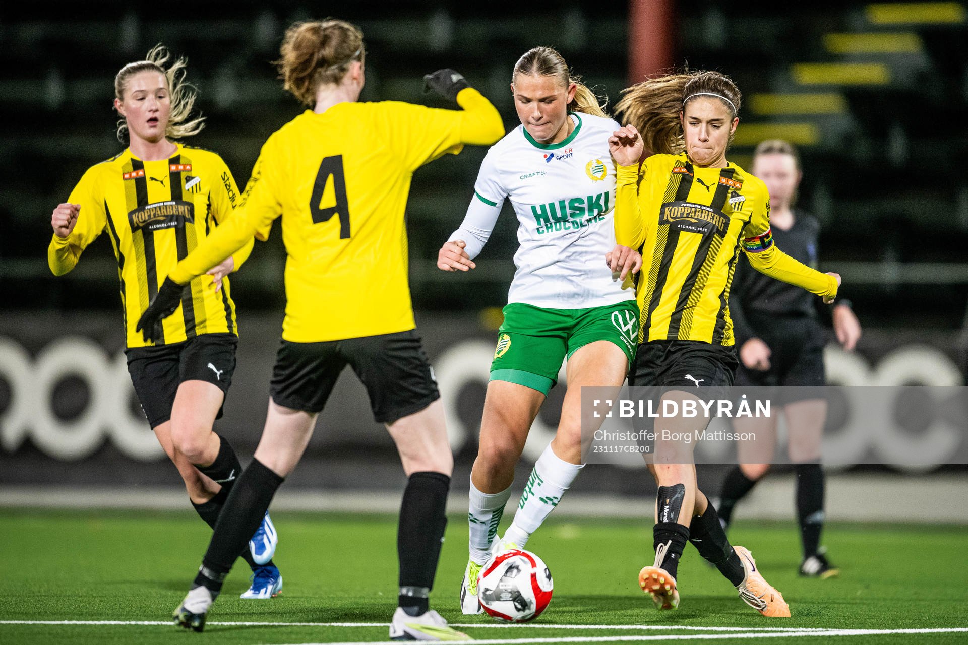 Hammarbys Alice Wehinger och Häckens Alma Hasic