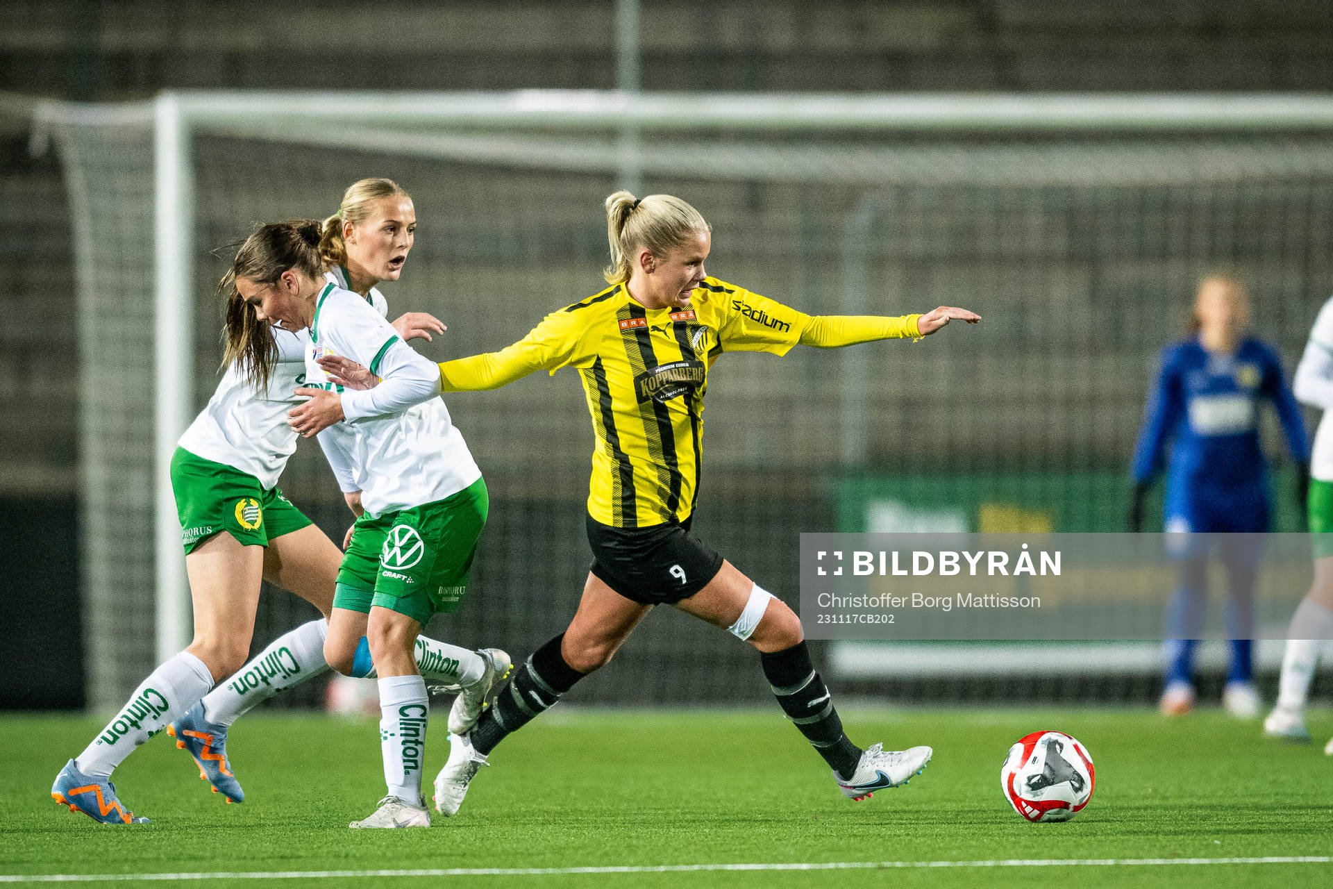Häckens Tess Olausson under fotbollsmatchen i Svenska Spel F19 Slutspel 2023 mellan Häcken och Hammarby den 17 november 2023 i Malmö.