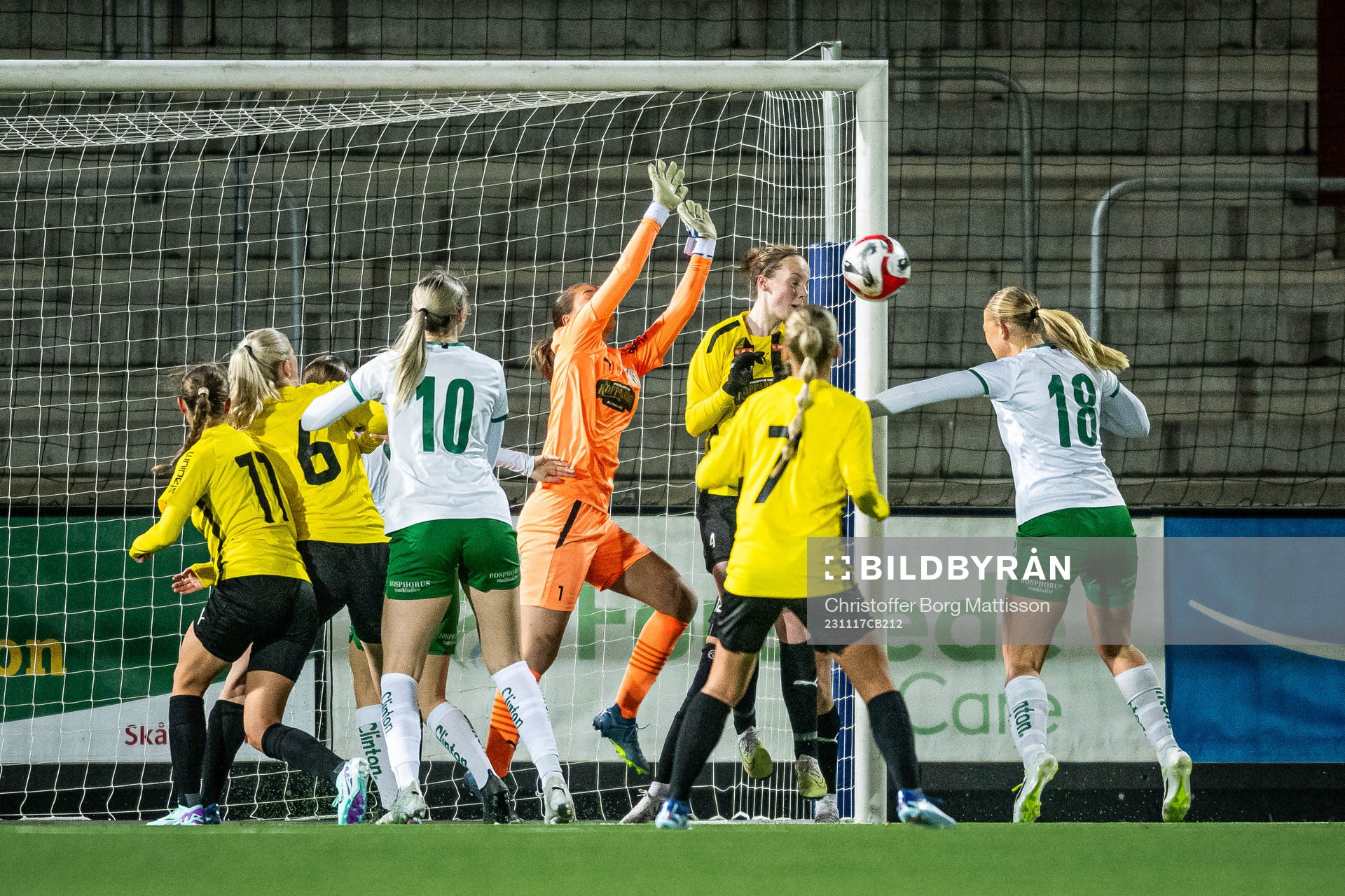 Hammarbys Alice Wehinger oroar framför mål