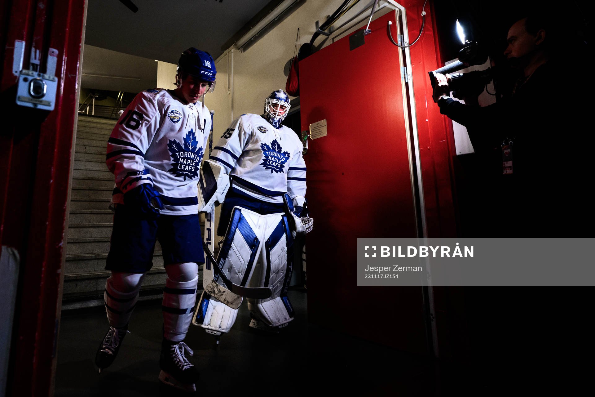 Mitchell Marner anf goalkeeper Ilya Samsonov of Toronto