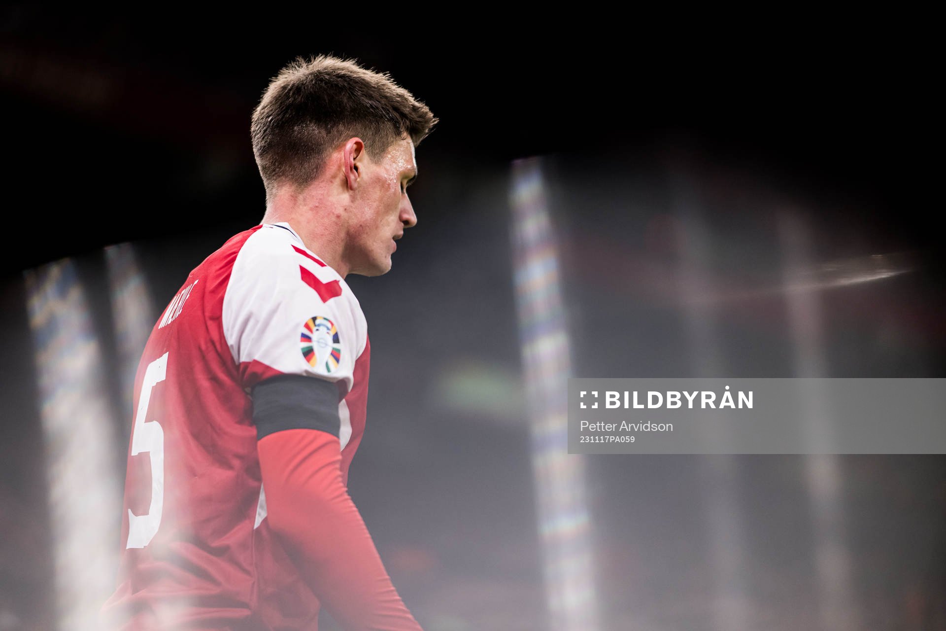 Joakim Mæhle of Denmark looks dejected