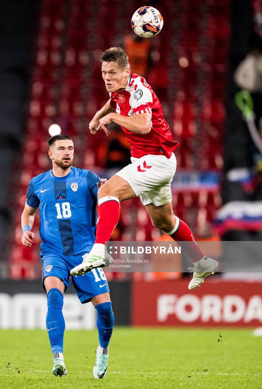 Jannik Vestergaard of Denmark and Zan Vipotnik of Slovenia during the UEFA Euro Qualifier football match between Denmark and Slovenia on November 17, 2023 in Copenhagen.