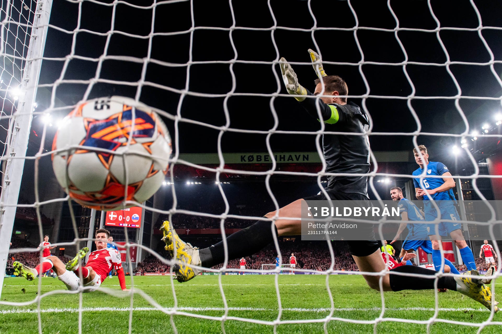 Joakim Mæhle of Denmark scores the 1-0 goal against