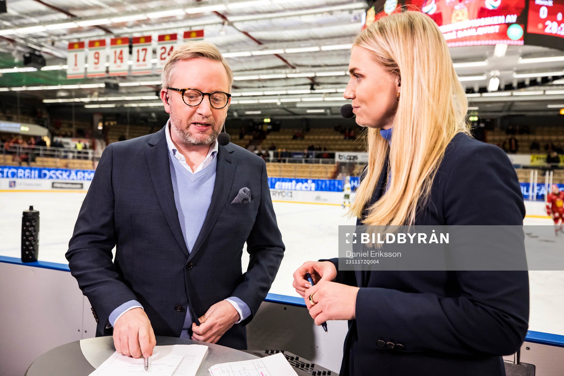 TV4s Fredrik Söderström och Kajsa Kalmeus innan