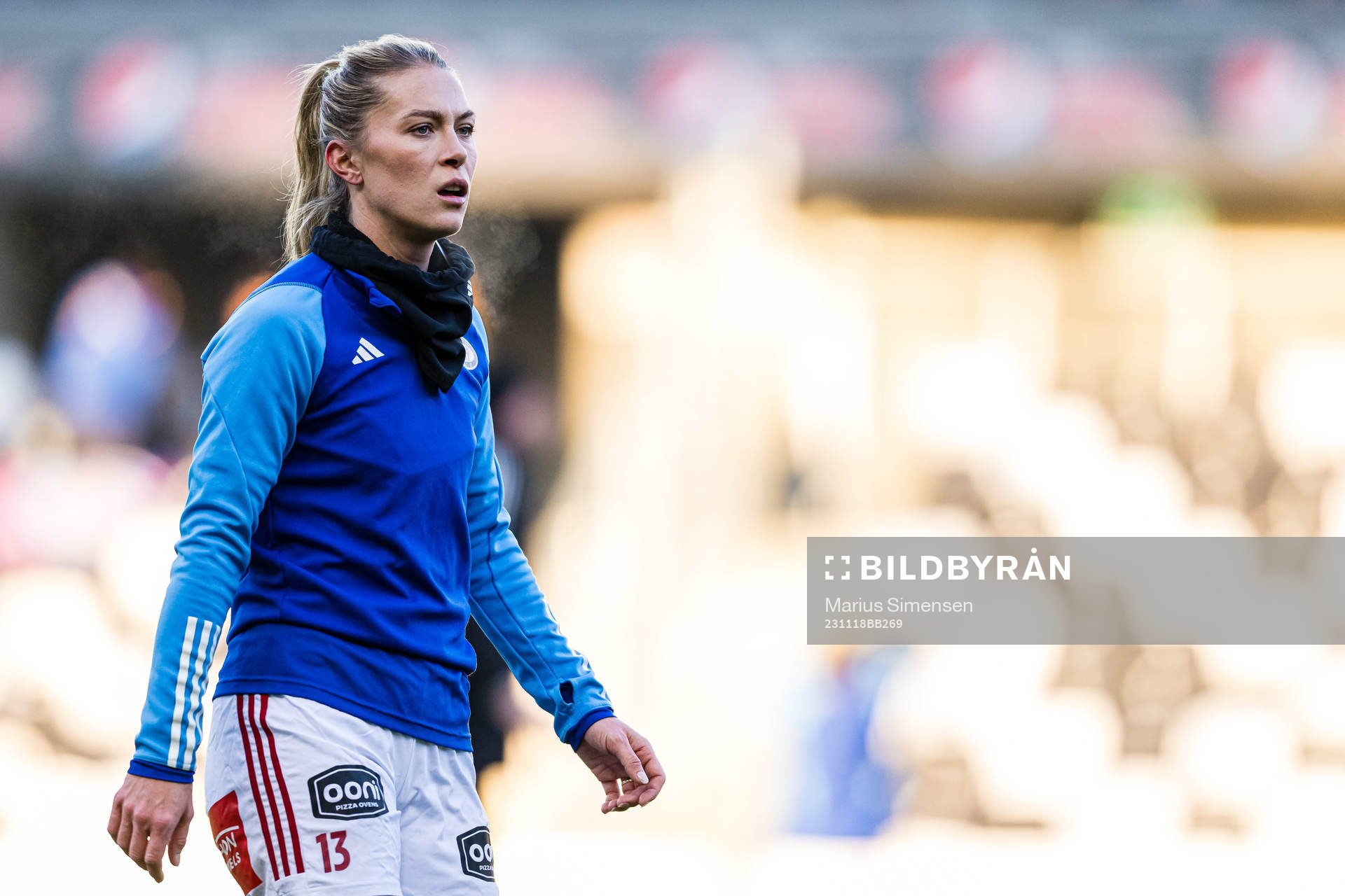 Mimmi Löfwenius Veum of Vålerenga warms up