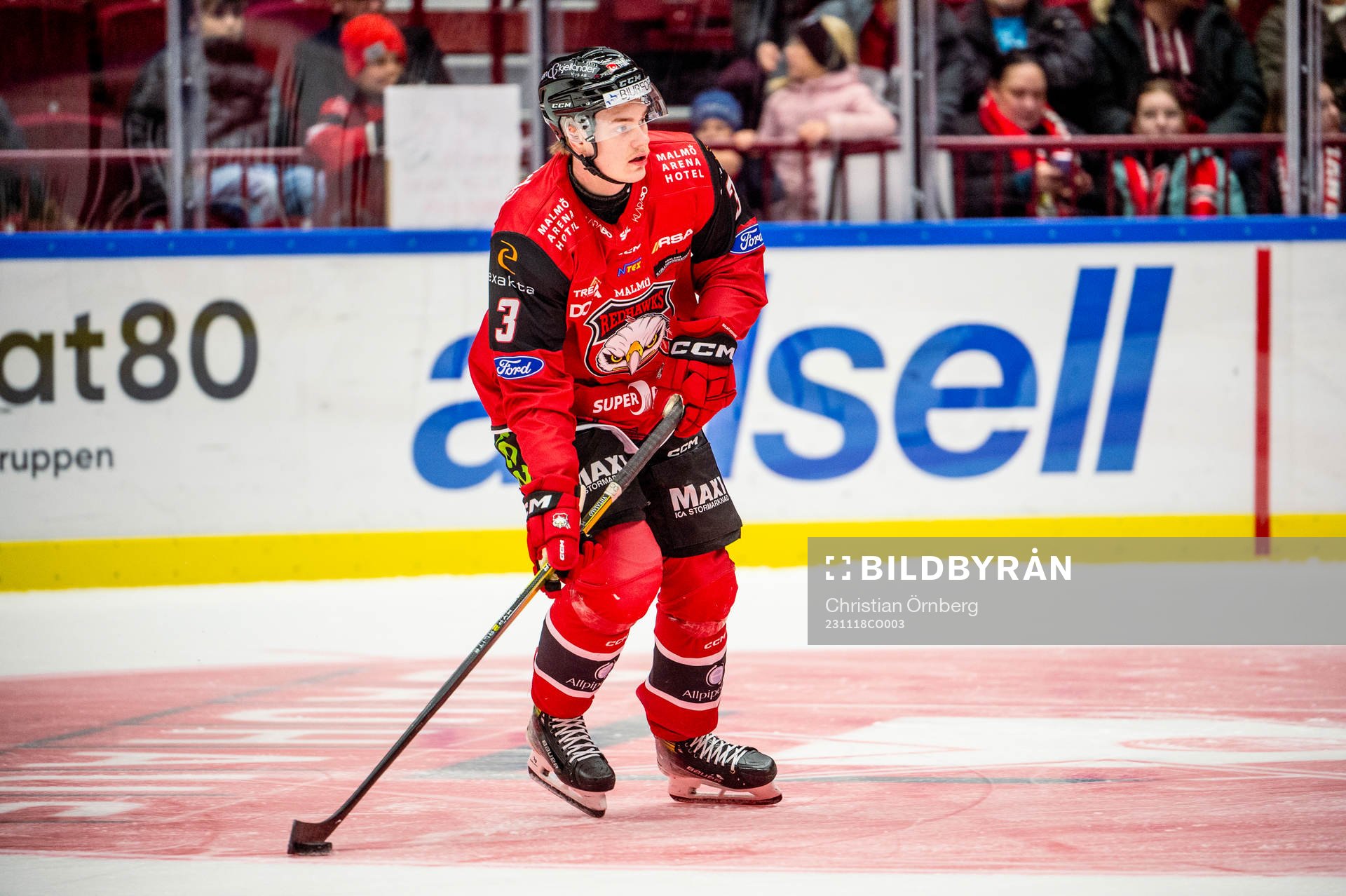 Malmö Redhawks Nuutti Viitasalo värmer upp innan