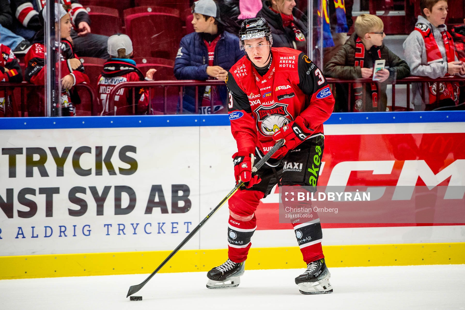 Malmö Redhawks Nuutti Viitasalo värmer upp innan