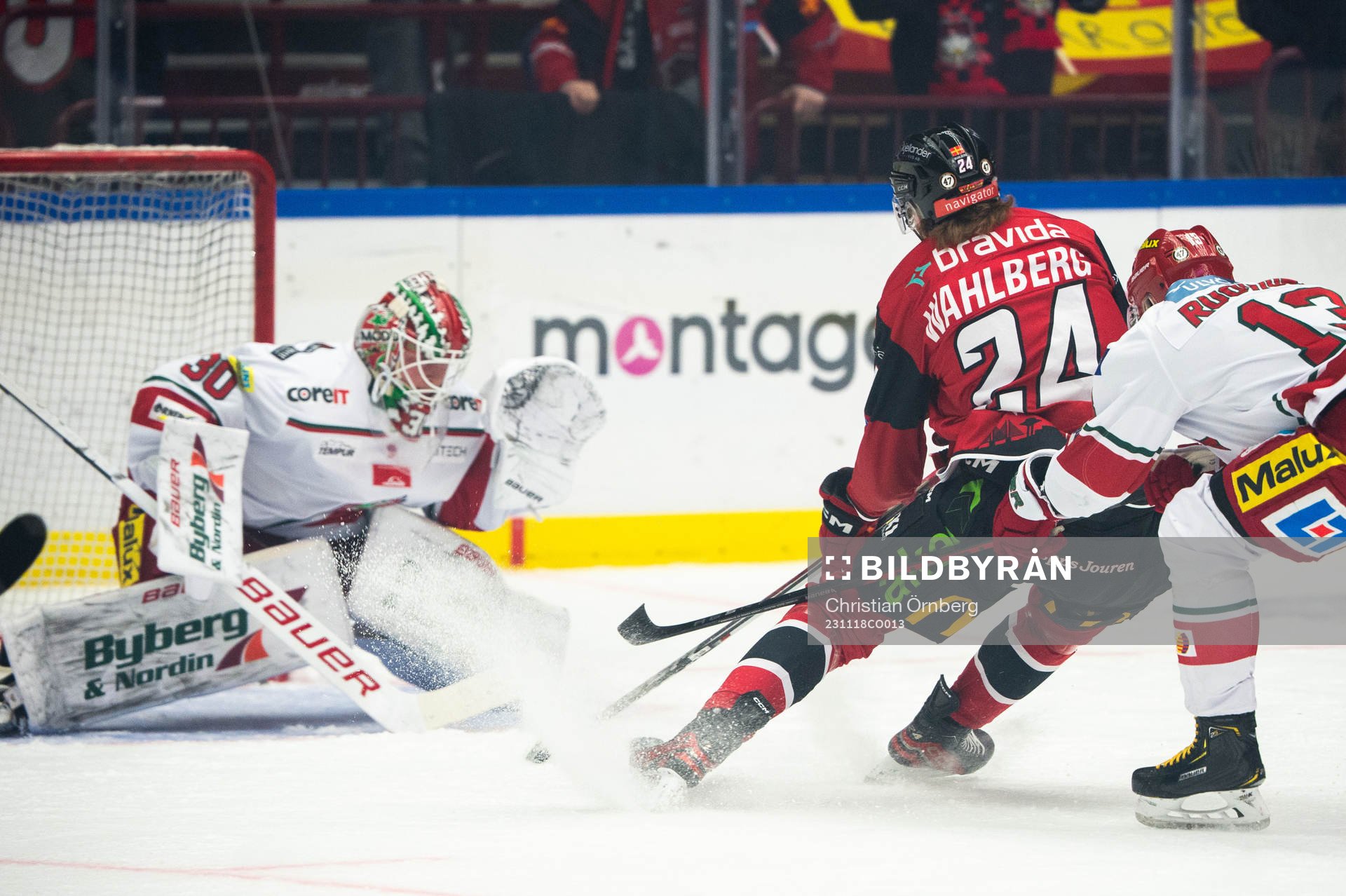 Malmö Redhawks Anton Wahlberg mot MoDos Mikael Ruohomaa