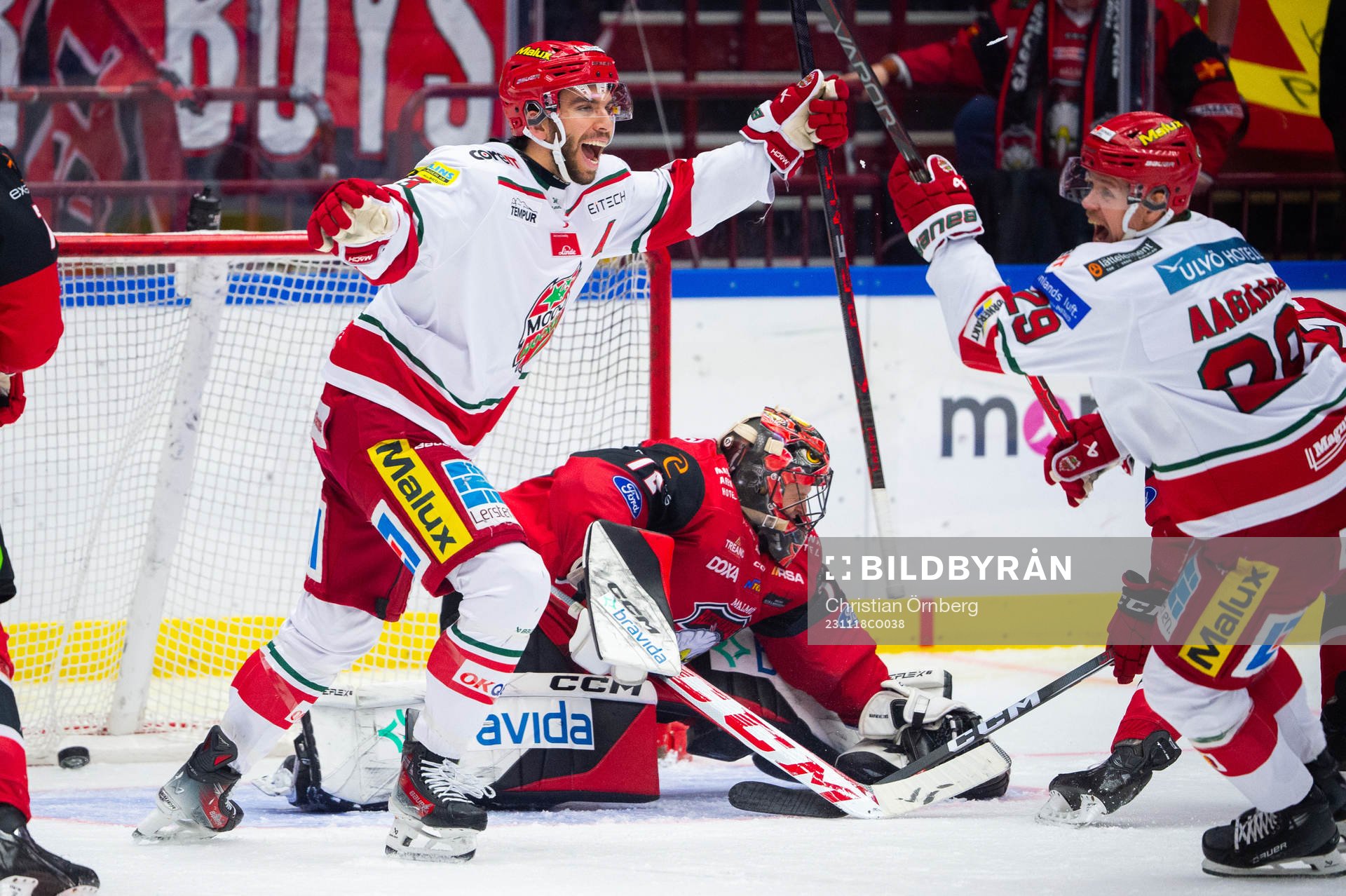 MoDos Josh Dickinson och Mikkel Aagaard jublar