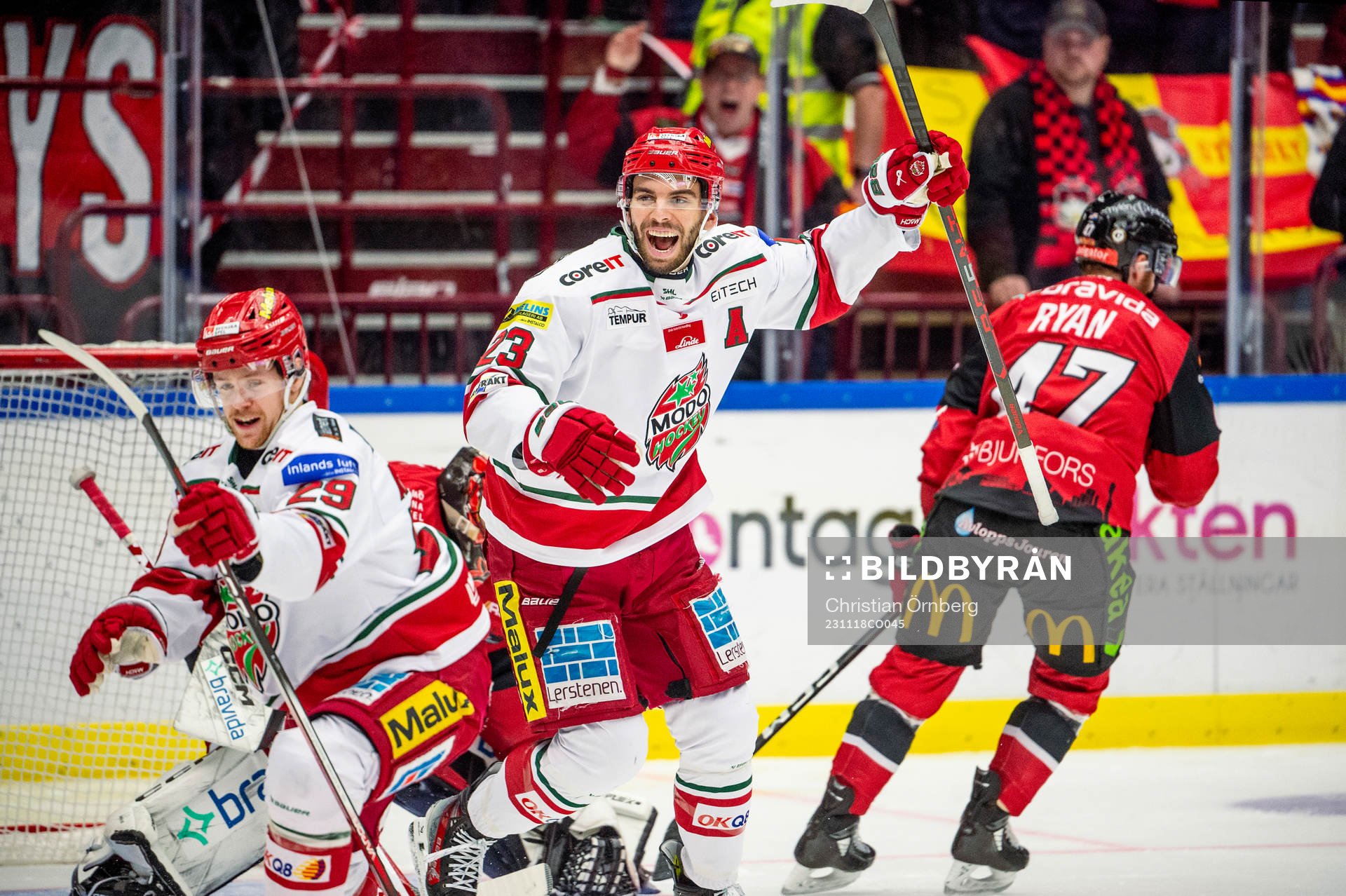 MoDos Mikkel Aagaard och Josh Dickinson jublar