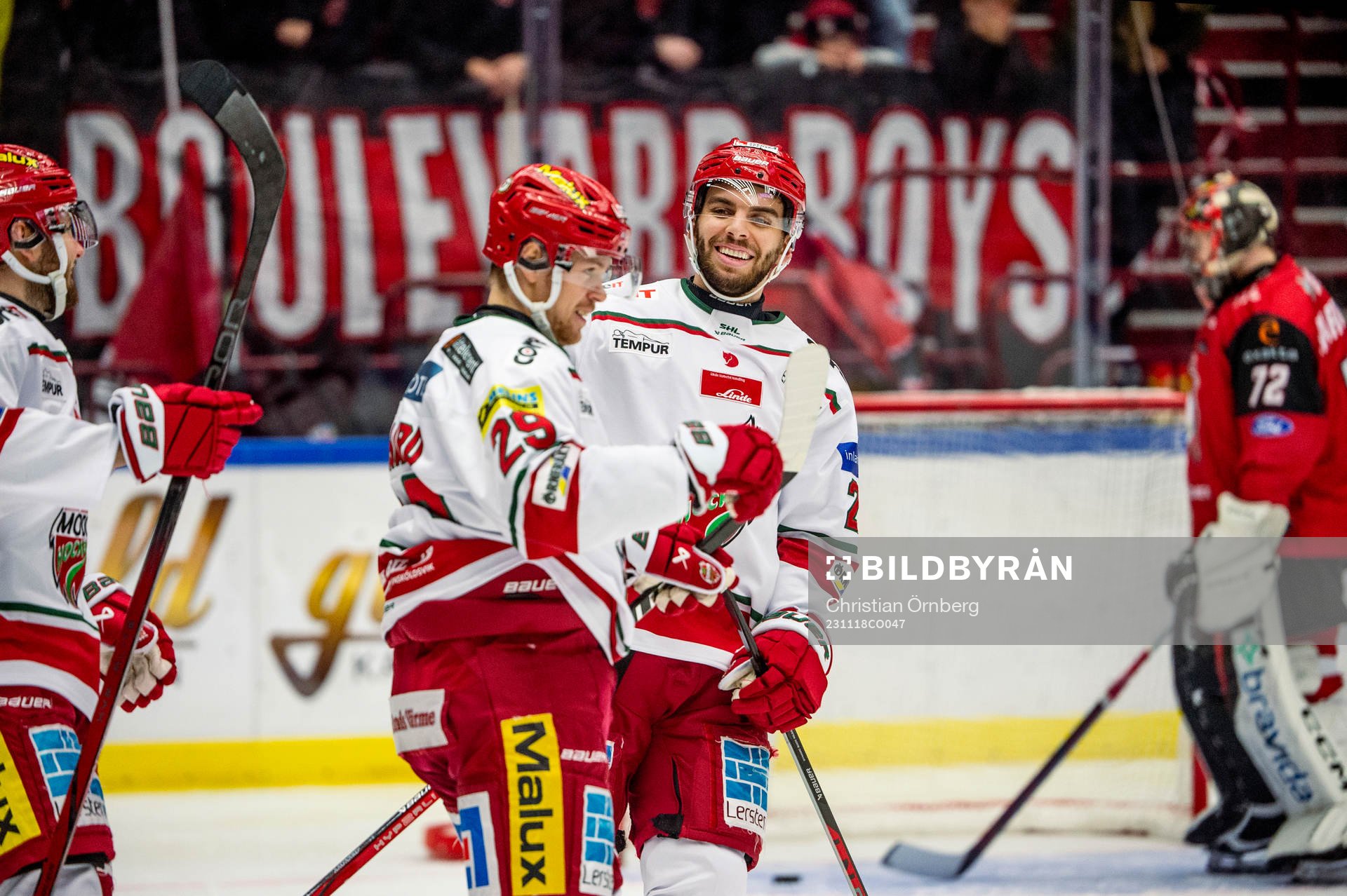 MoDos Mikkel Aagaard och Josh Dickinson jublar