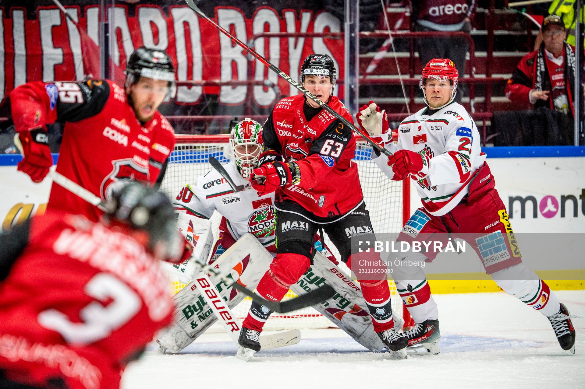 Malmö Redhawks Fredrik Händemark mot MoDos målvakt Lassi