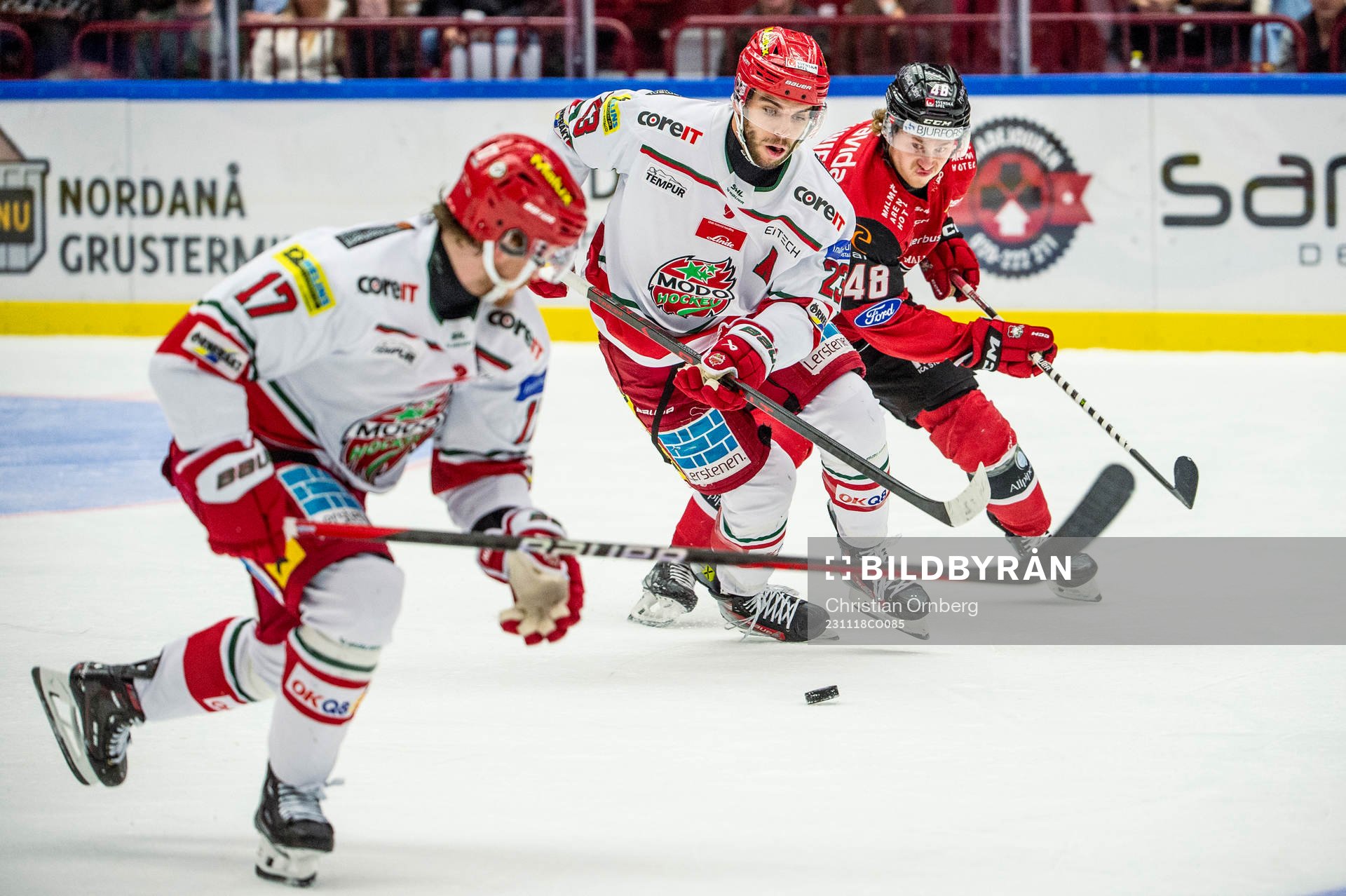 MoDos Josh Dickinson mot Malmö Redhawks Lauri Pajuniemi