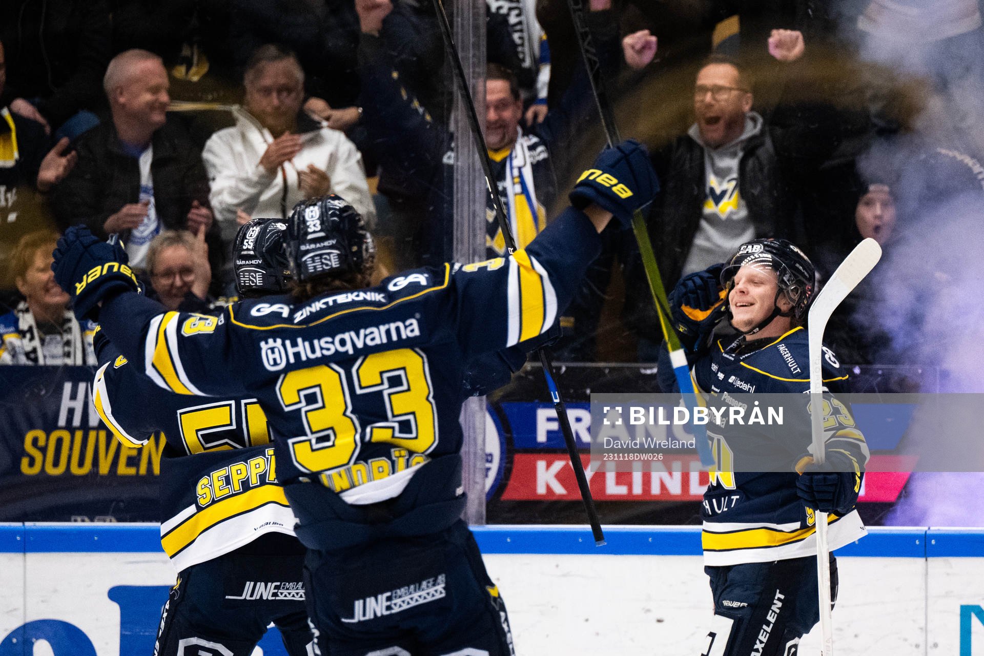 HV71s Åke Stakkestad jublar