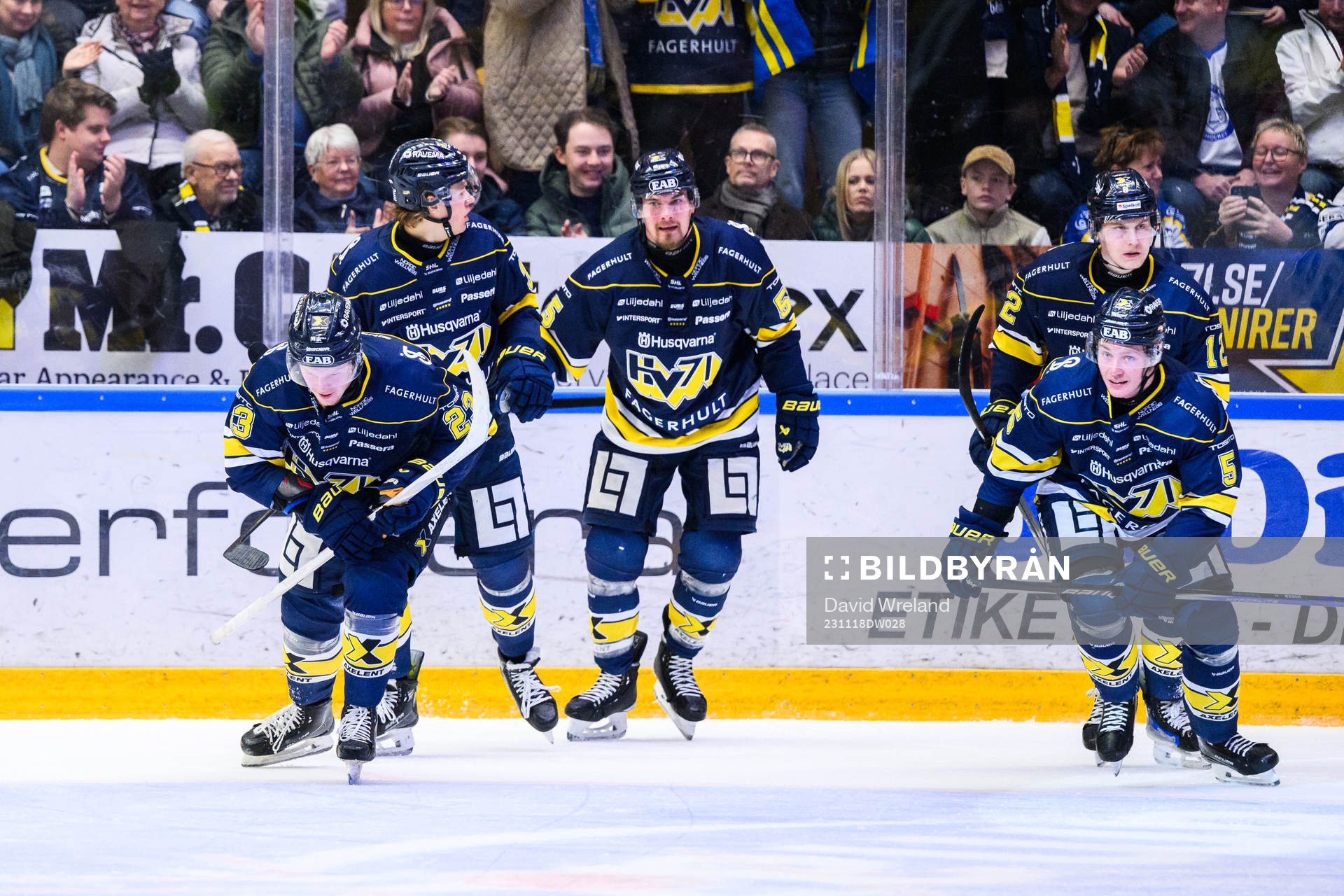 HV71s Åke Stakkestad jublar