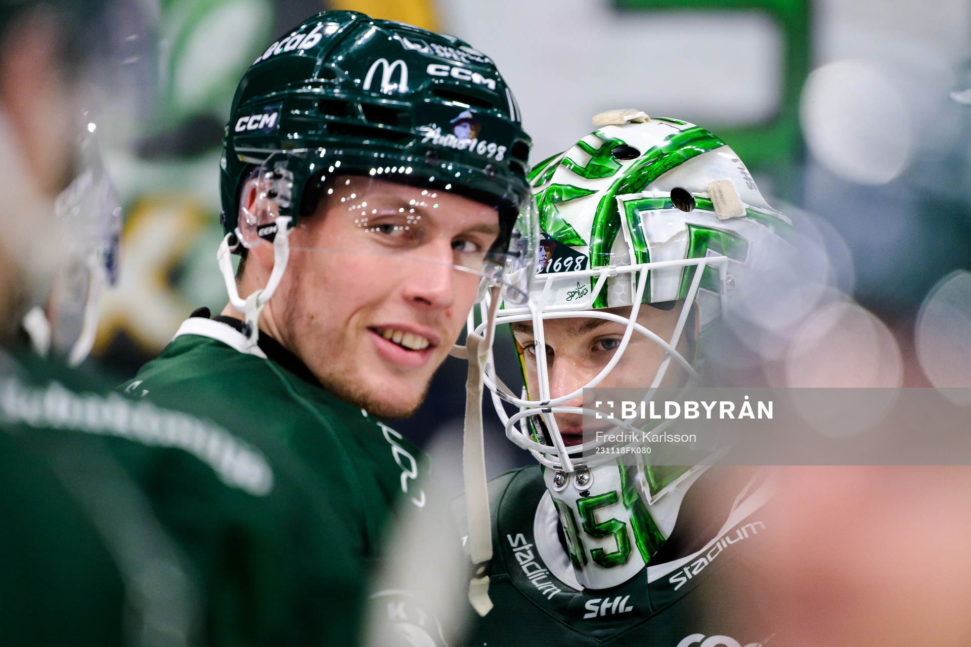 Färjestads Mattias Göransson och målvakt Carl Lindbom