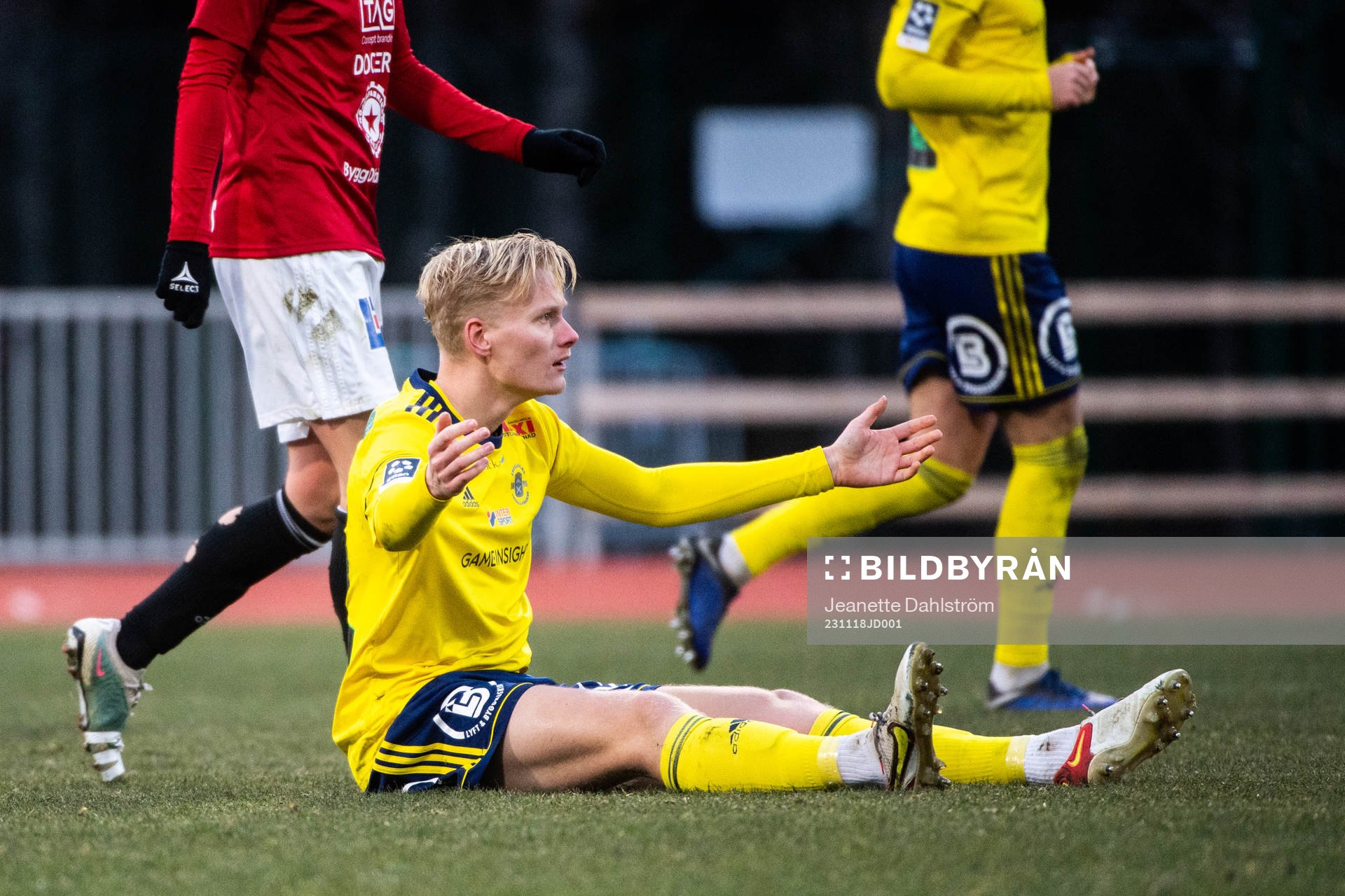 Ängelholms Filip Örnblom reagerar