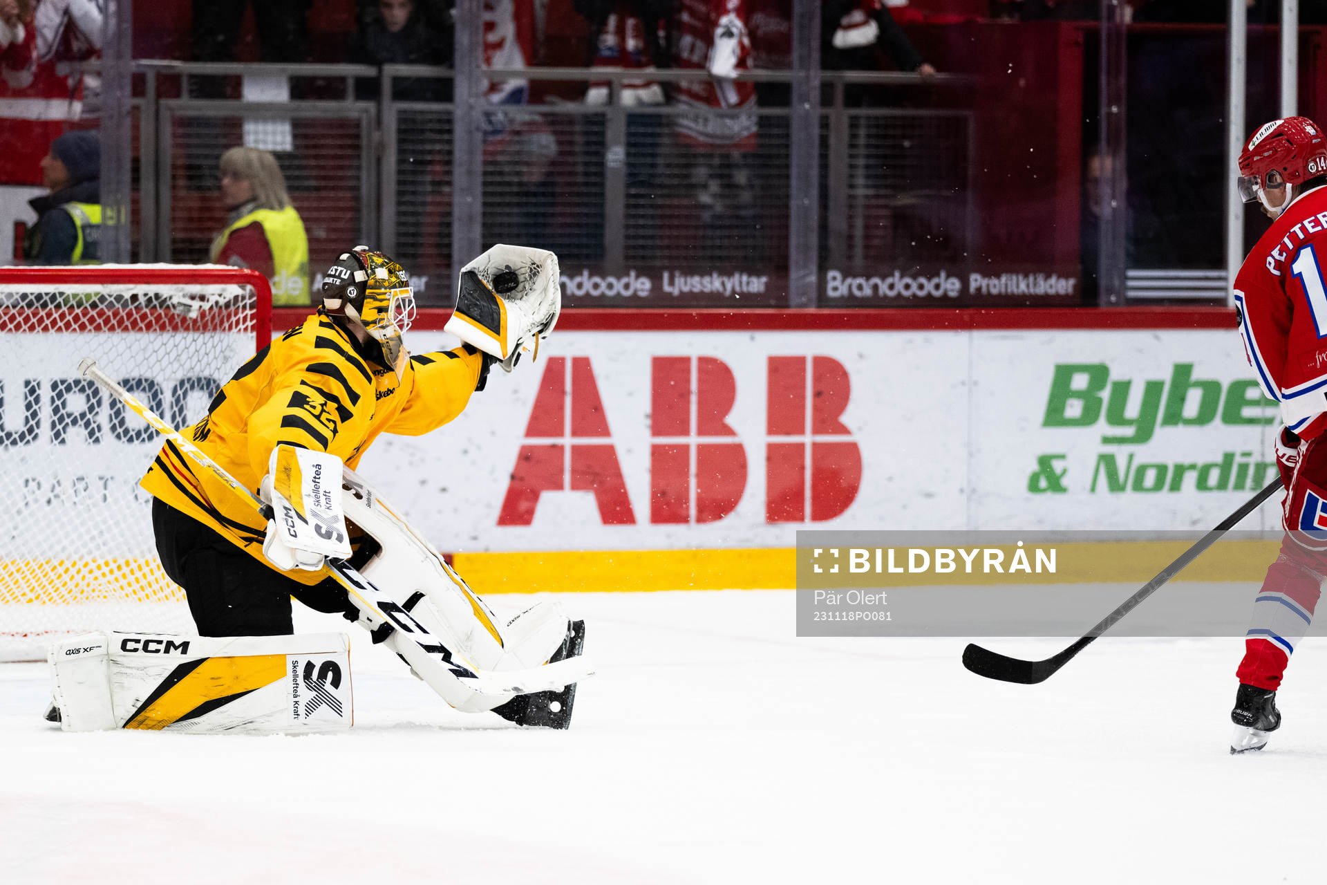 Skellefteås målvakt Linus Söderström räddar avgörande