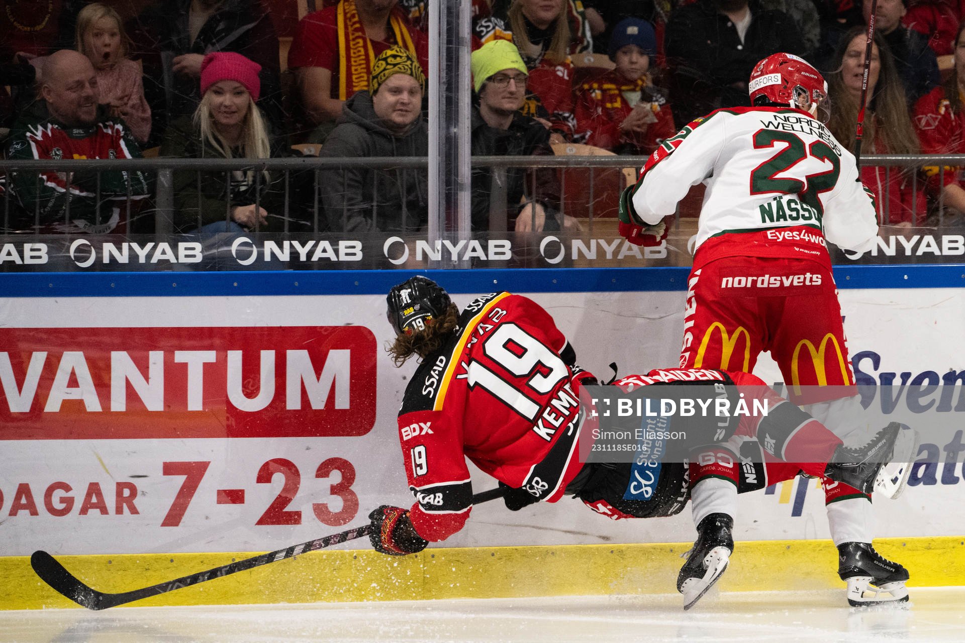 Luleås Mario Kempe och Frölundas Linus Nässen