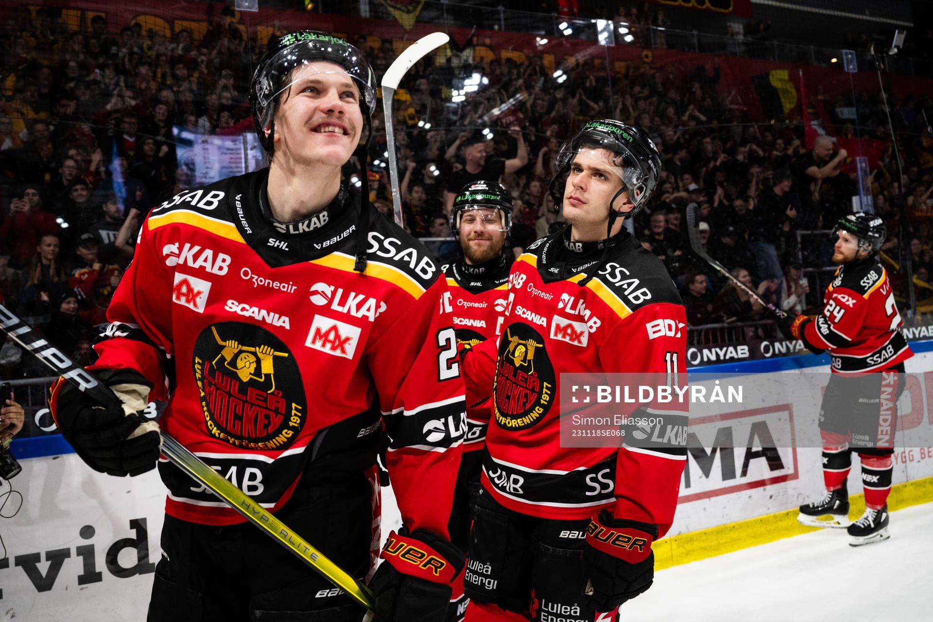 Luleås Oskari Laaksonen och Nikola Pasic jublar