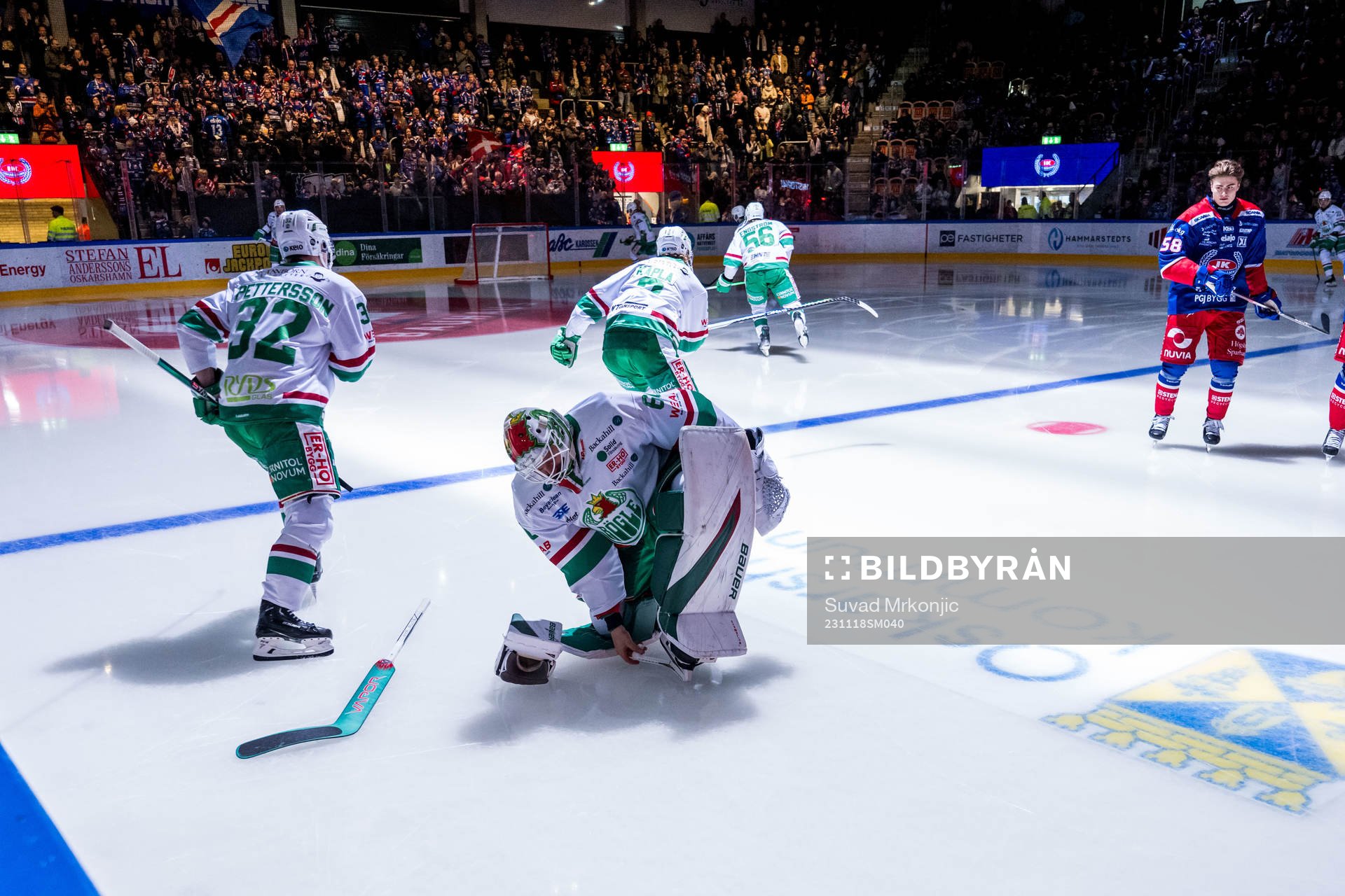 Rögles målvakt Christoffer Rifalk glömde ta av