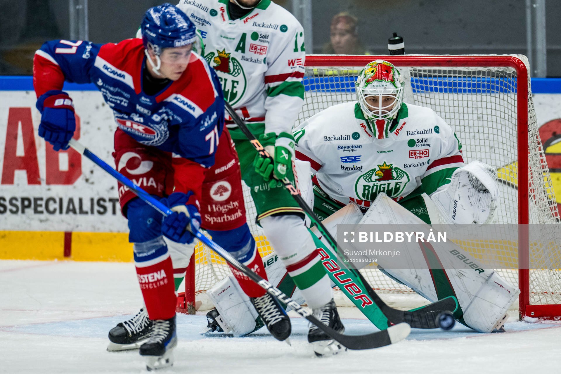 Oskarshamns Viktor Lodin och Rögles målvakt Petr Kvaca
